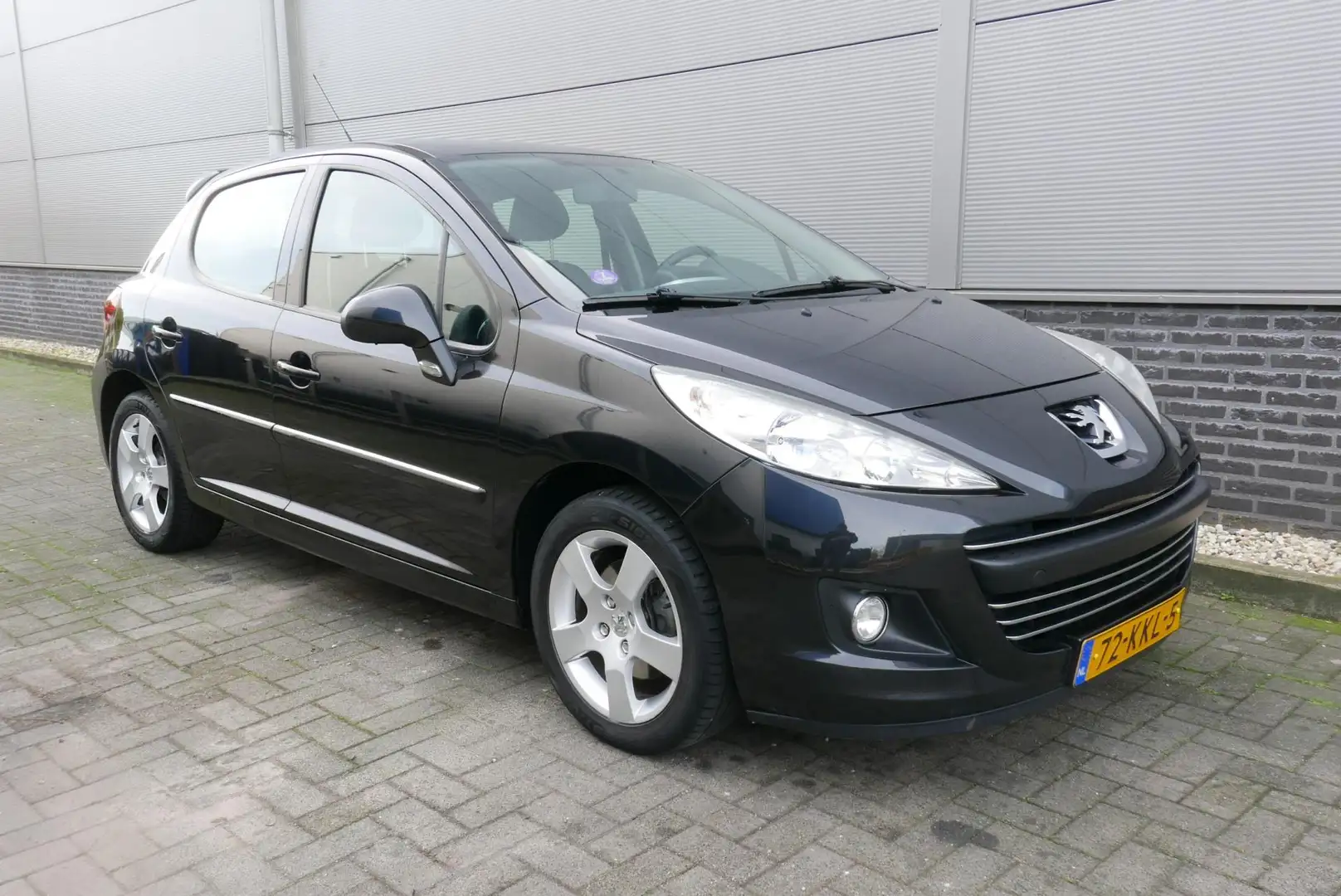 Peugeot 207 1.6 VTi 120 PK Première AIRCO,NAVI,CRUISCONTROL. Zwart - 1