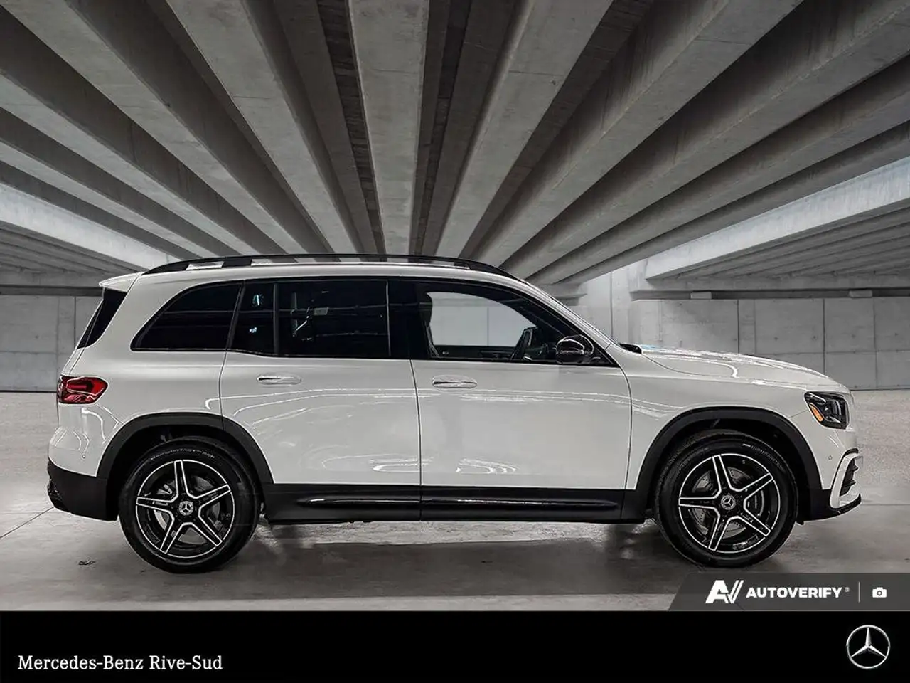 Mercedes-Benz GLB снимка Mercedes-Benz GLB