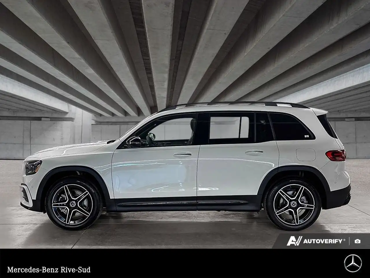 Mercedes-Benz GLB снимка Mercedes-Benz GLB