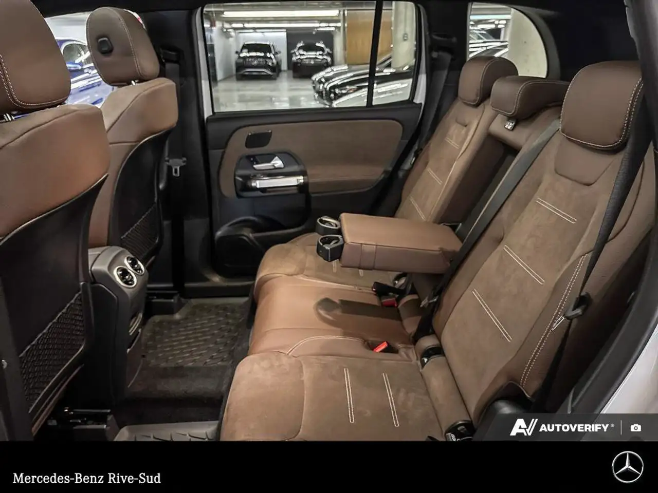Mercedes-Benz GLB снимка Mercedes-Benz GLB