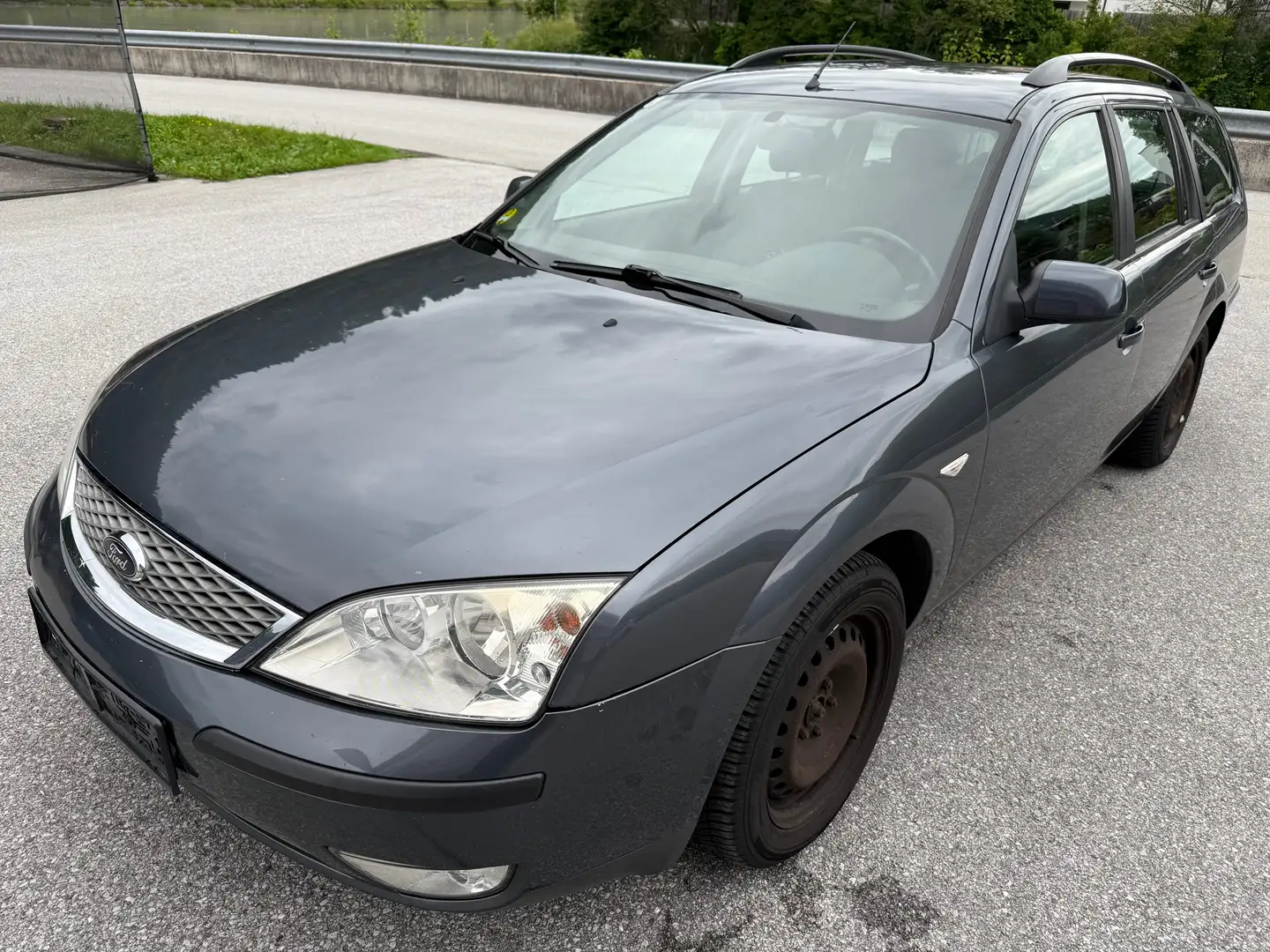 Ford Mondeo Grau - 1