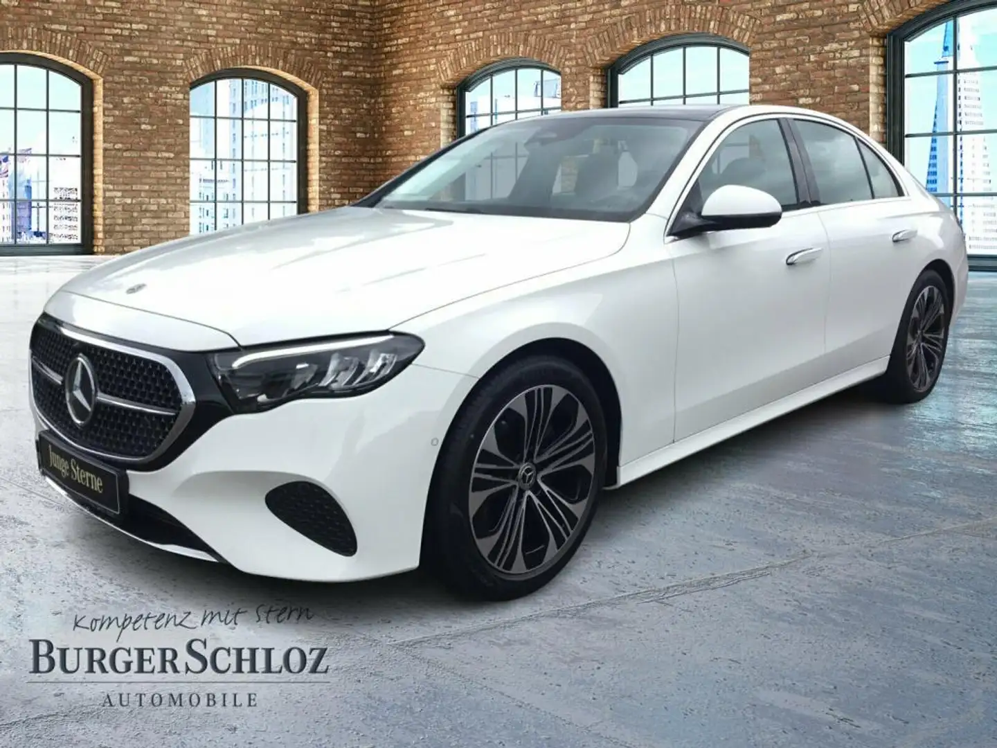Mercedes-Benz E 220 d Limousine Pano SpurW W-Paket PDC SHZ LM Bílá - 1