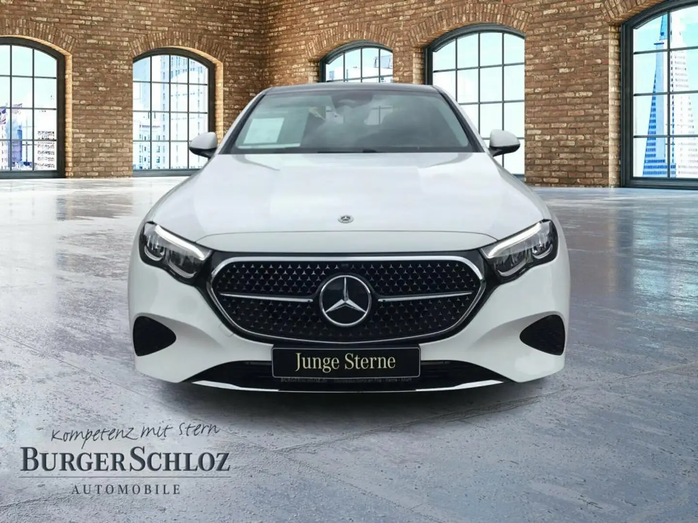 Mercedes-Benz E 220 d Limousine Pano SpurW W-Paket PDC SHZ LM Bílá - 2