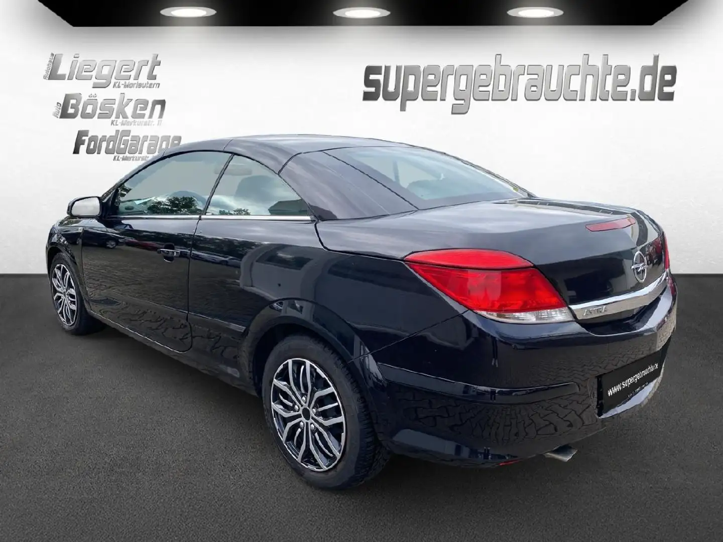 Opel Astra Cosmo Schwarz - 2