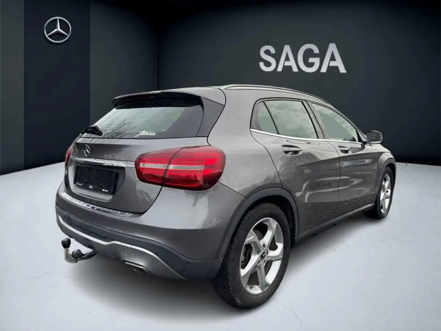 Mercedes-Benz GLA 180 Intuition Grau - 2