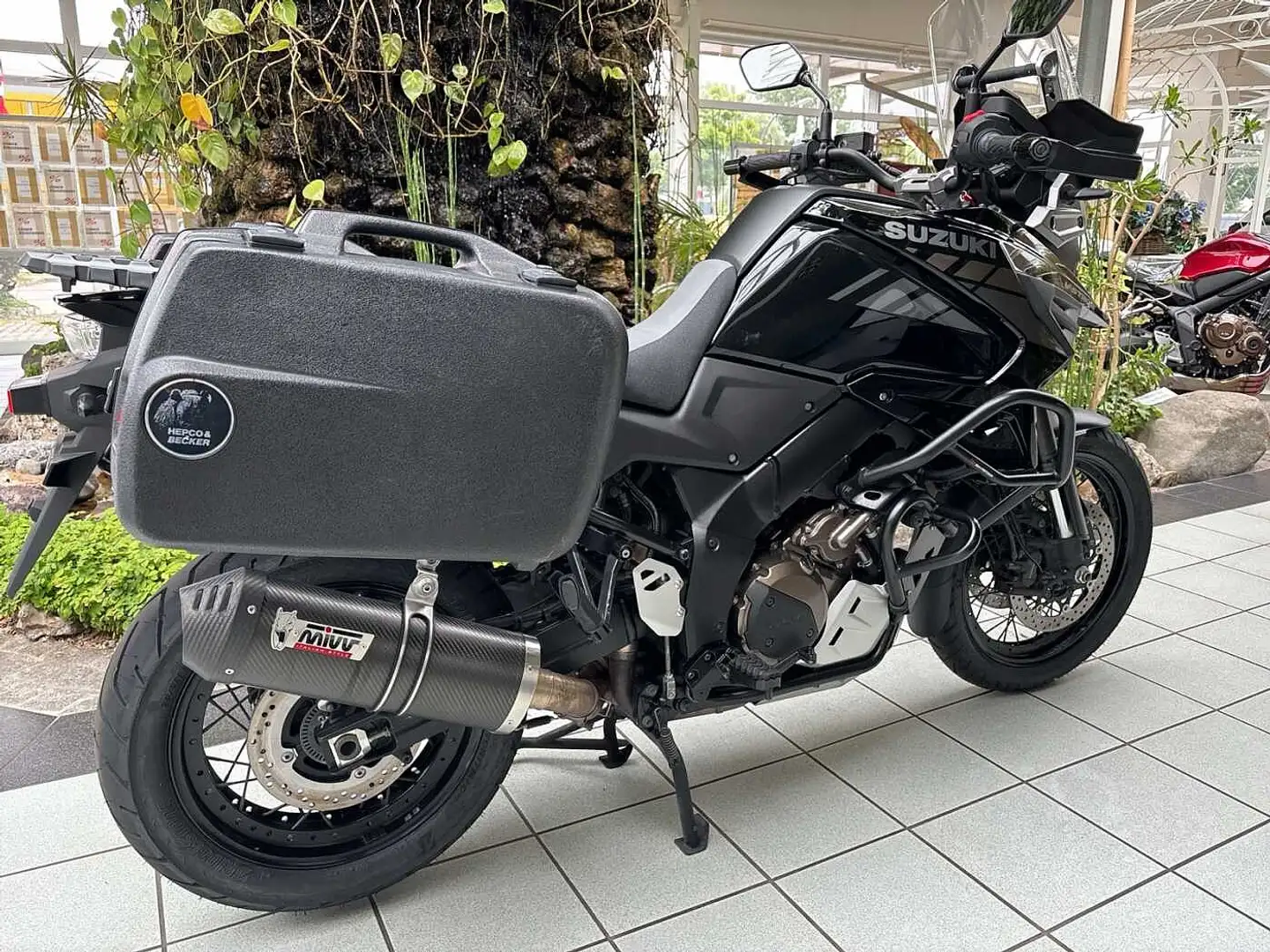 Suzuki V-Strom DL 1050 Schwarz - 2