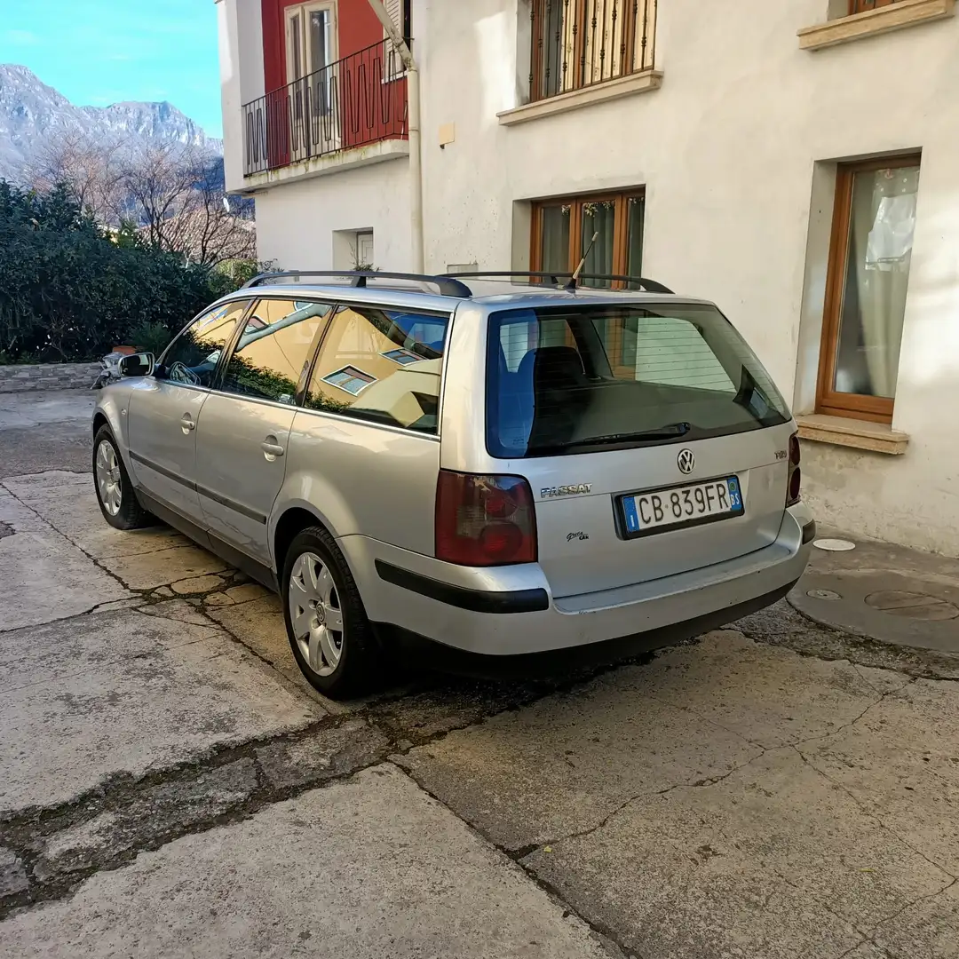 Volkswagen Passat 5p 1.6 td GL - 2