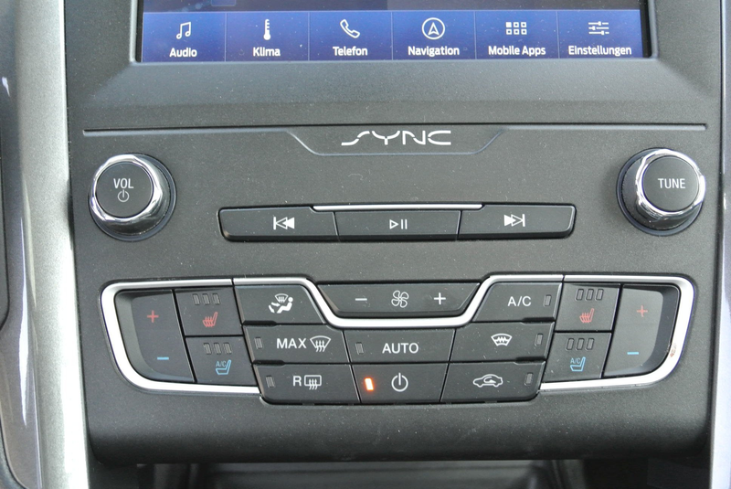 Ford Mondeo Traveller 2.0 EcoBlue TITANIUM * LEDER * PANO *AHK — photo 6