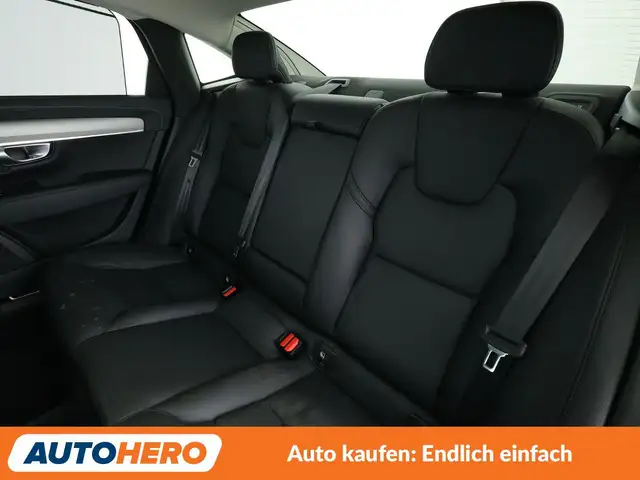 Volvo S90 view 14