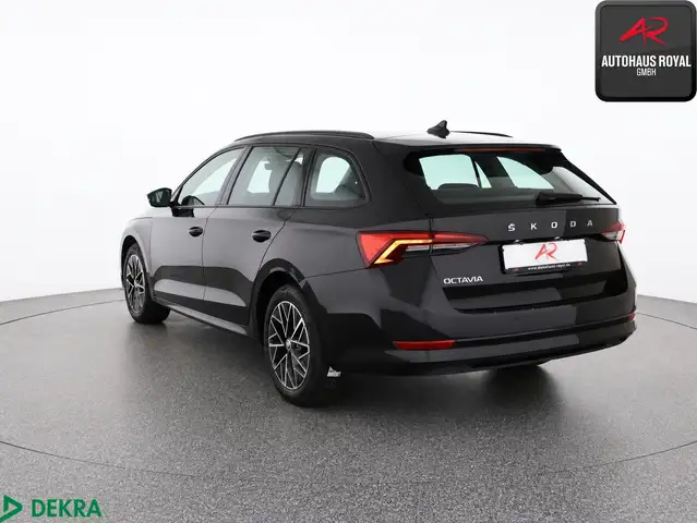 Skoda Octavia view 3
