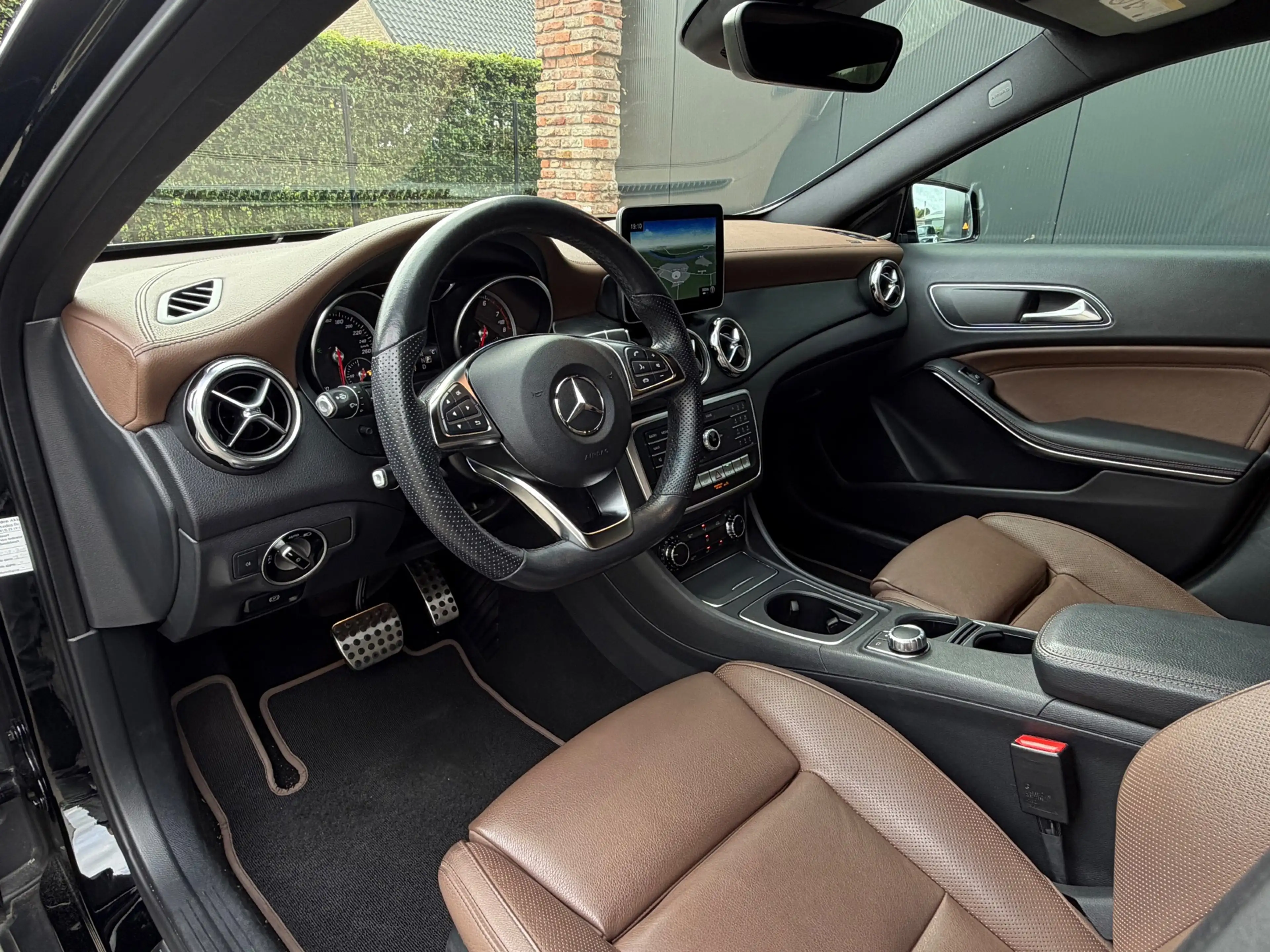 Mercedes-Benz GLA 180 AMG Line Automaat| 2018 | 66.111 km | Leder | CarP — photo 7