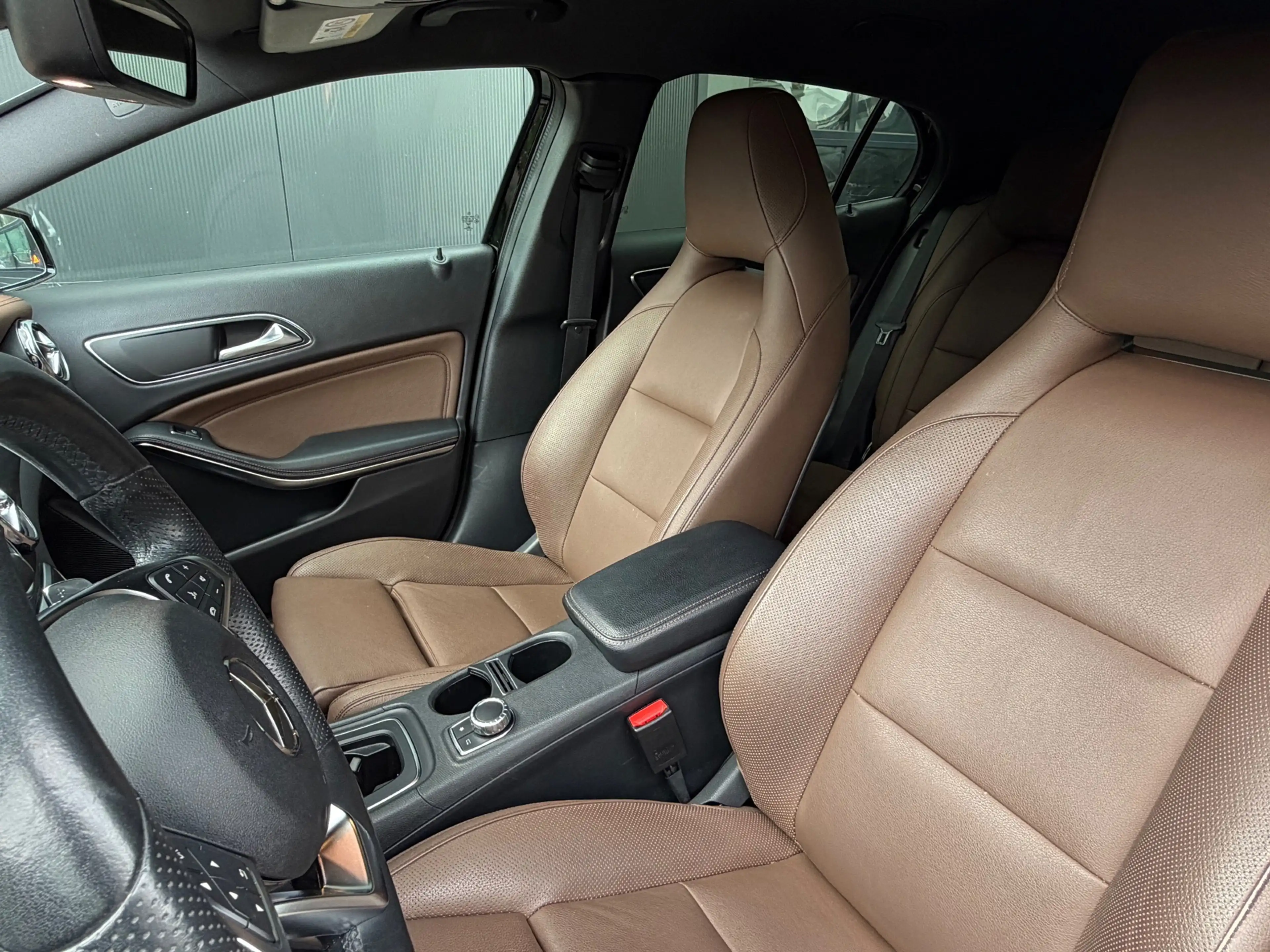 Mercedes-Benz GLA 180 AMG Line Automaat| 2018 | 66.111 km | Leder | CarP — photo 11