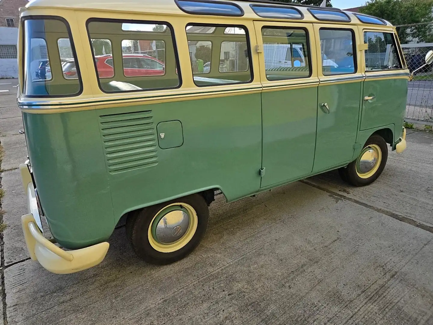 Volkswagen T1 Samba Umbau Grün - 2
