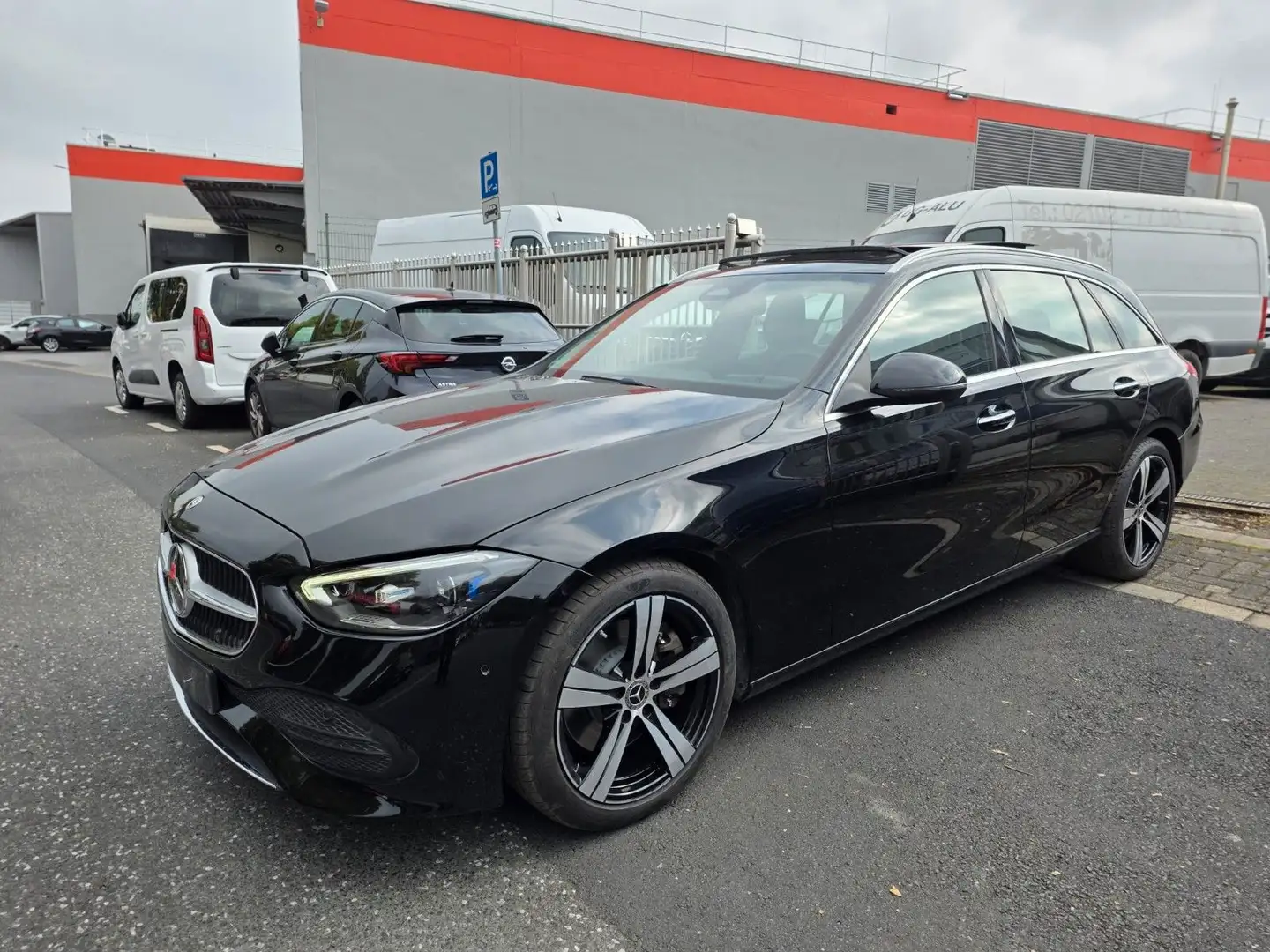 Mercedes-Benz C 300 d AVANTGARDE PANO AMBIENTE COMAND CAM VOLL Noir - 1