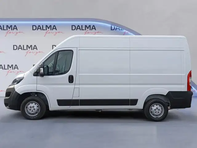 Peugeot Boxer view 2