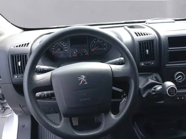 Peugeot Boxer view 12