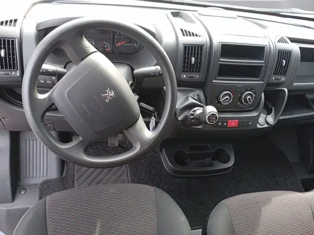 Peugeot Boxer view 11