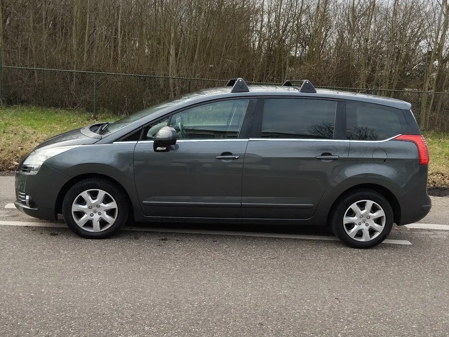 Peugeot 5008 HDI FAP 110 Premium Grijs - 2