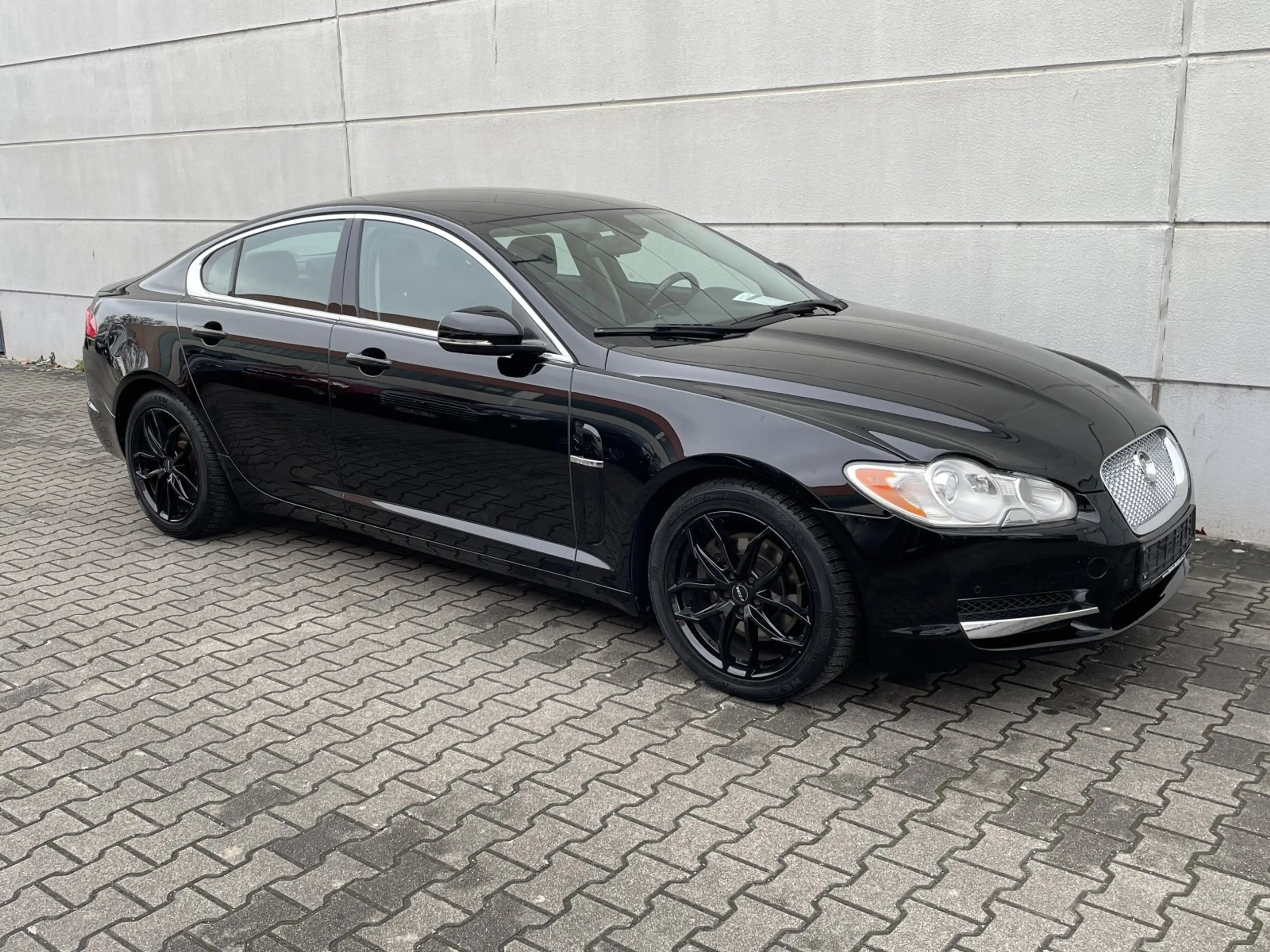 Jaguar XF 3.0 D V6 Luxury Leder BiXen RKam — photo 6