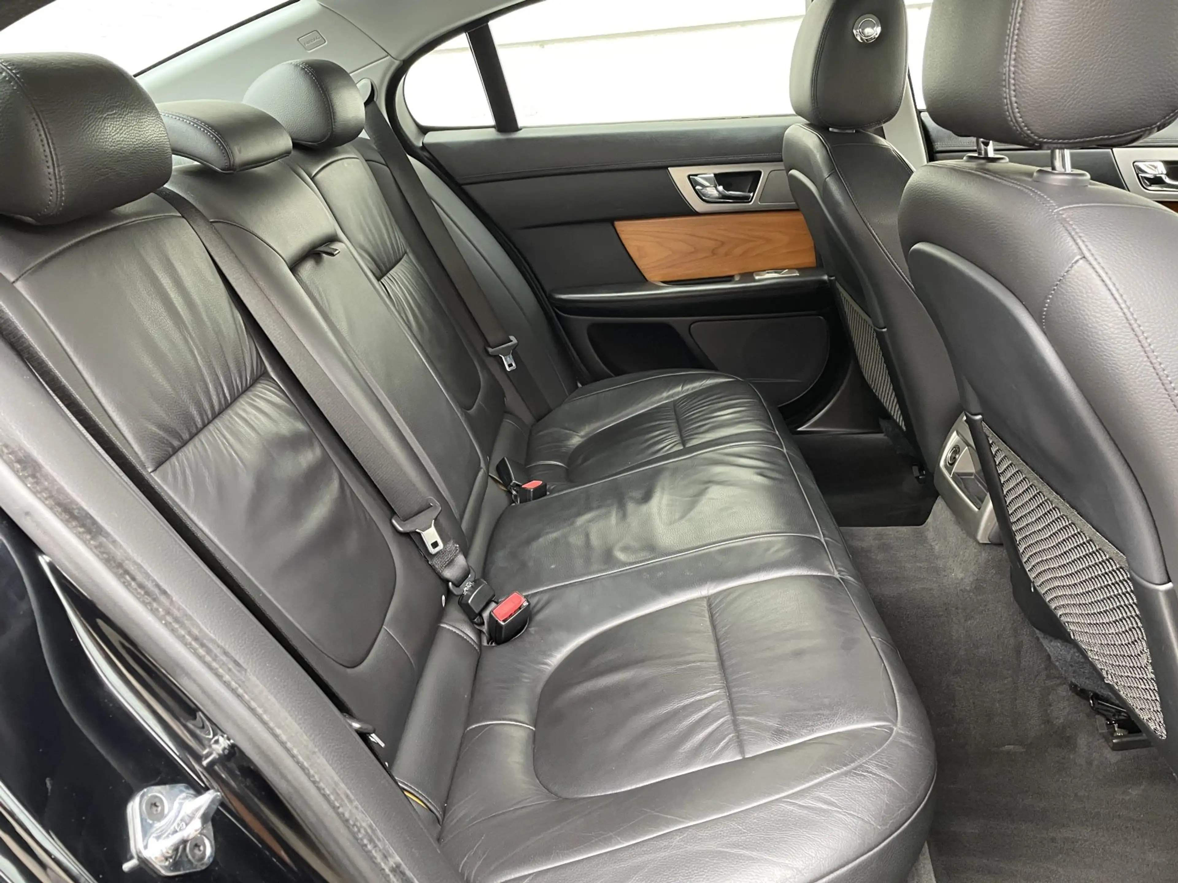 Jaguar XF 3.0 D V6 Luxury Leder BiXen RKam — photo 12