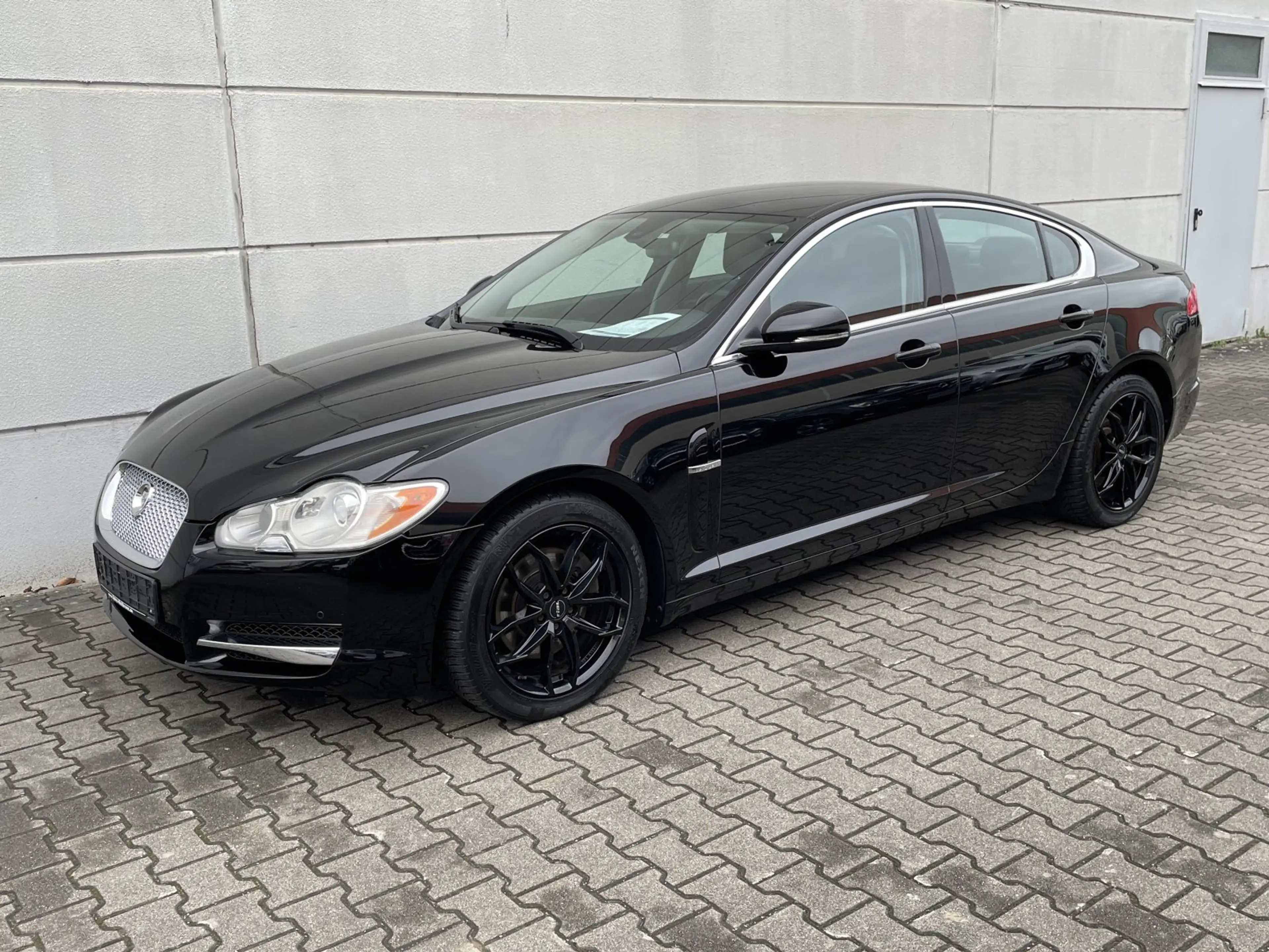 Jaguar XF 3.0 D V6 Luxury Leder BiXen RKam — photo 2
