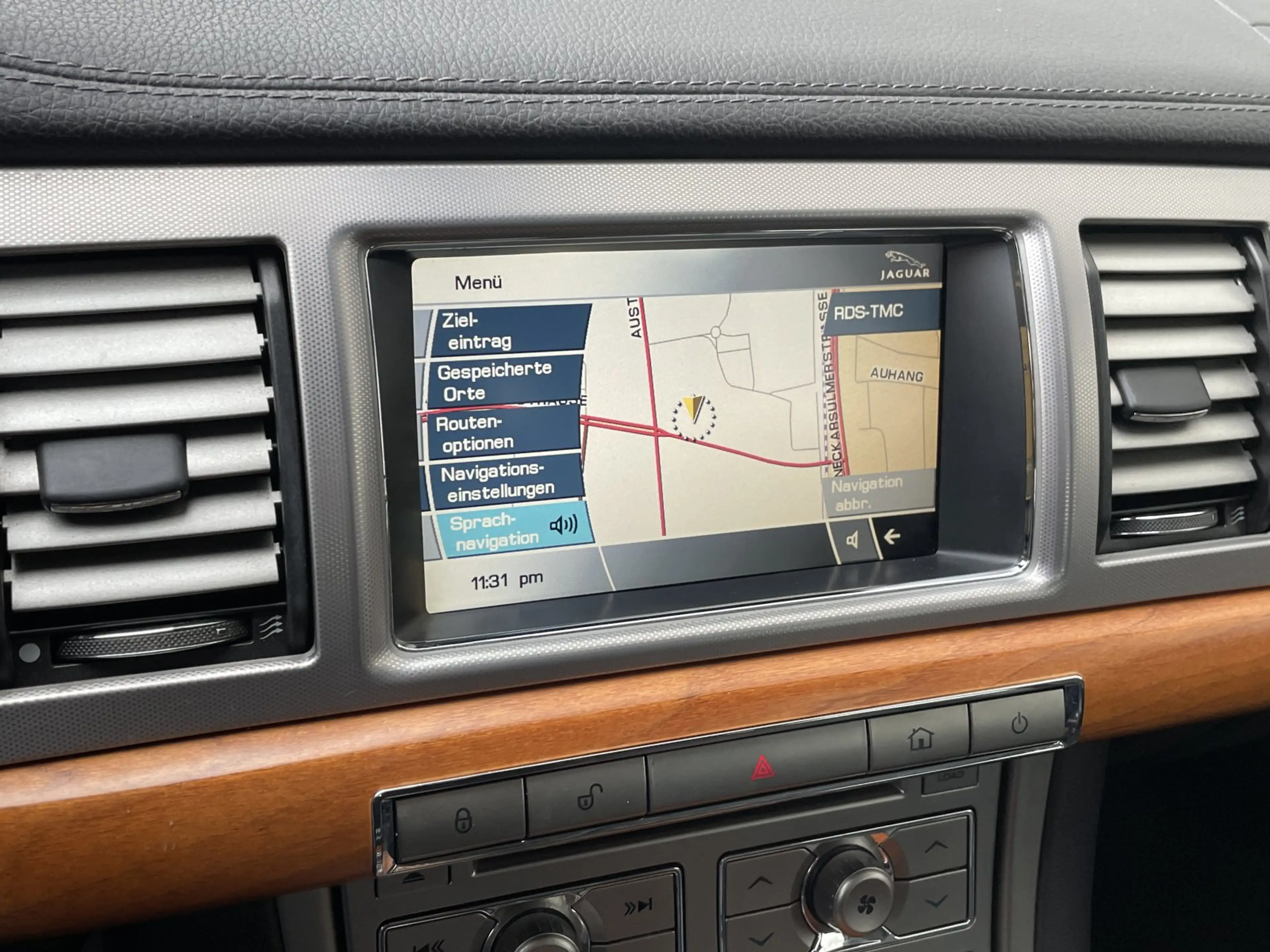 Jaguar XF 3.0 D V6 Luxury Leder BiXen RKam — photo 13