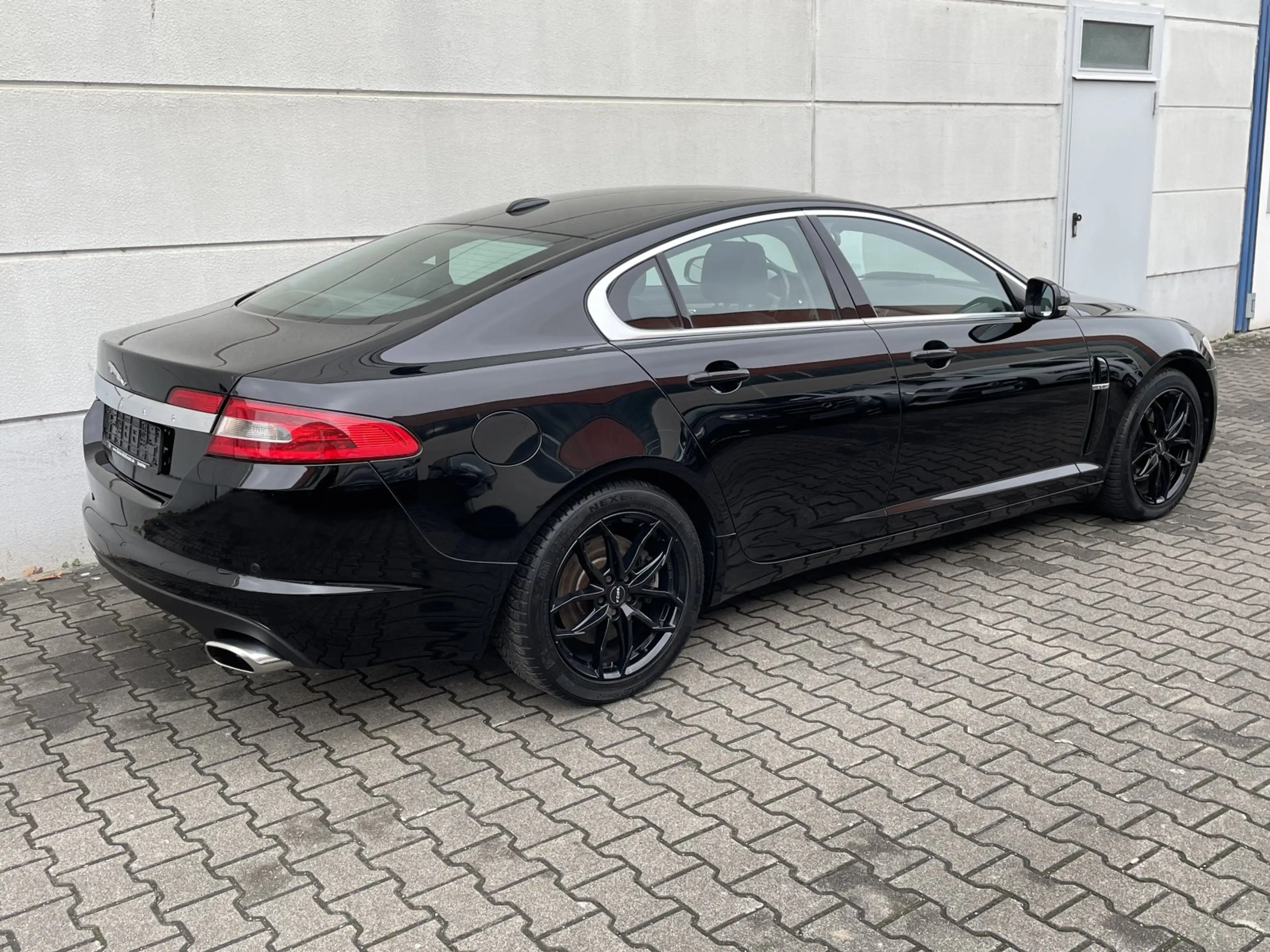Jaguar XF 3.0 D V6 Luxury Leder BiXen RKam — photo 3