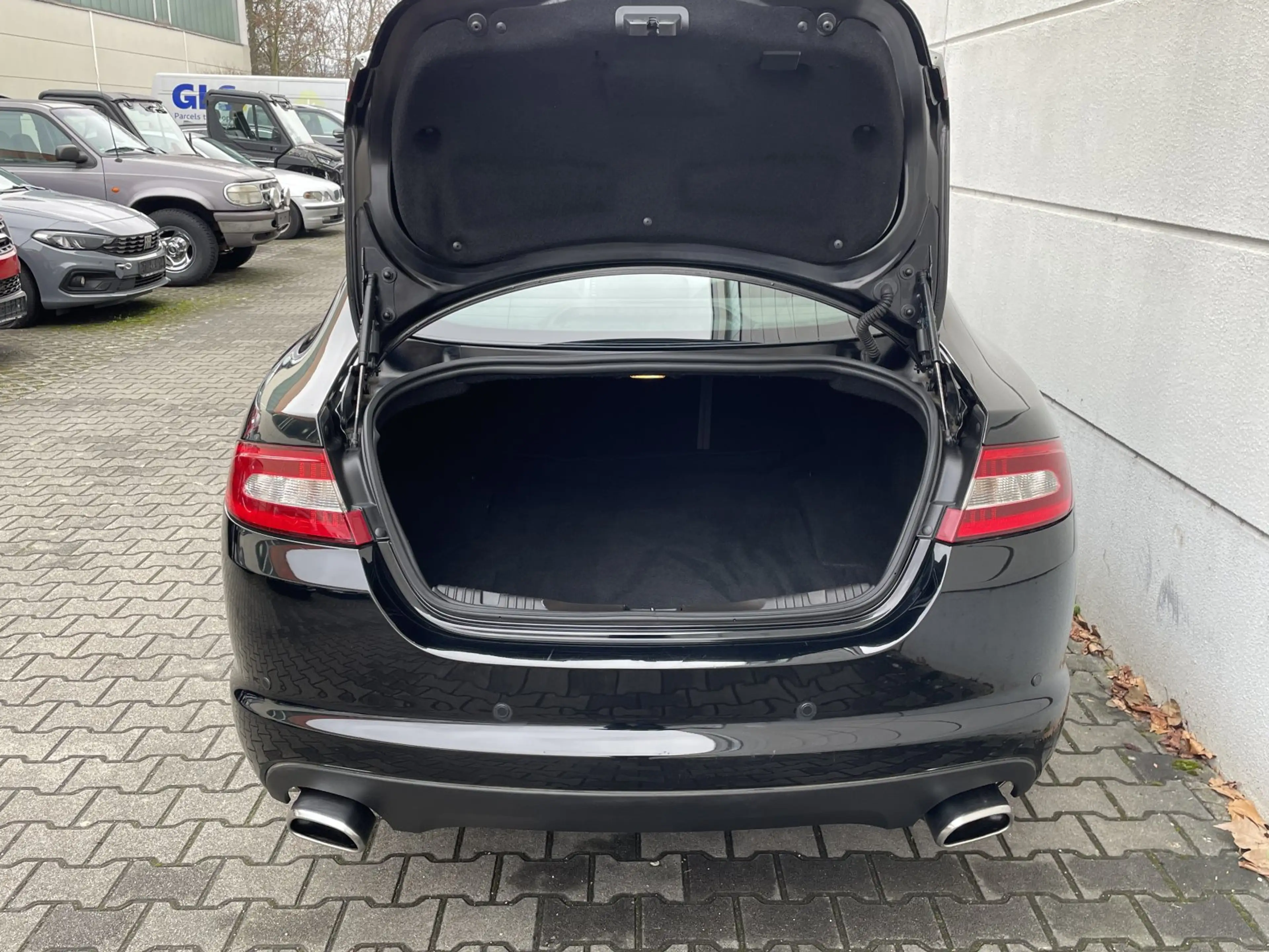 Jaguar XF 3.0 D V6 Luxury Leder BiXen RKam — photo 9