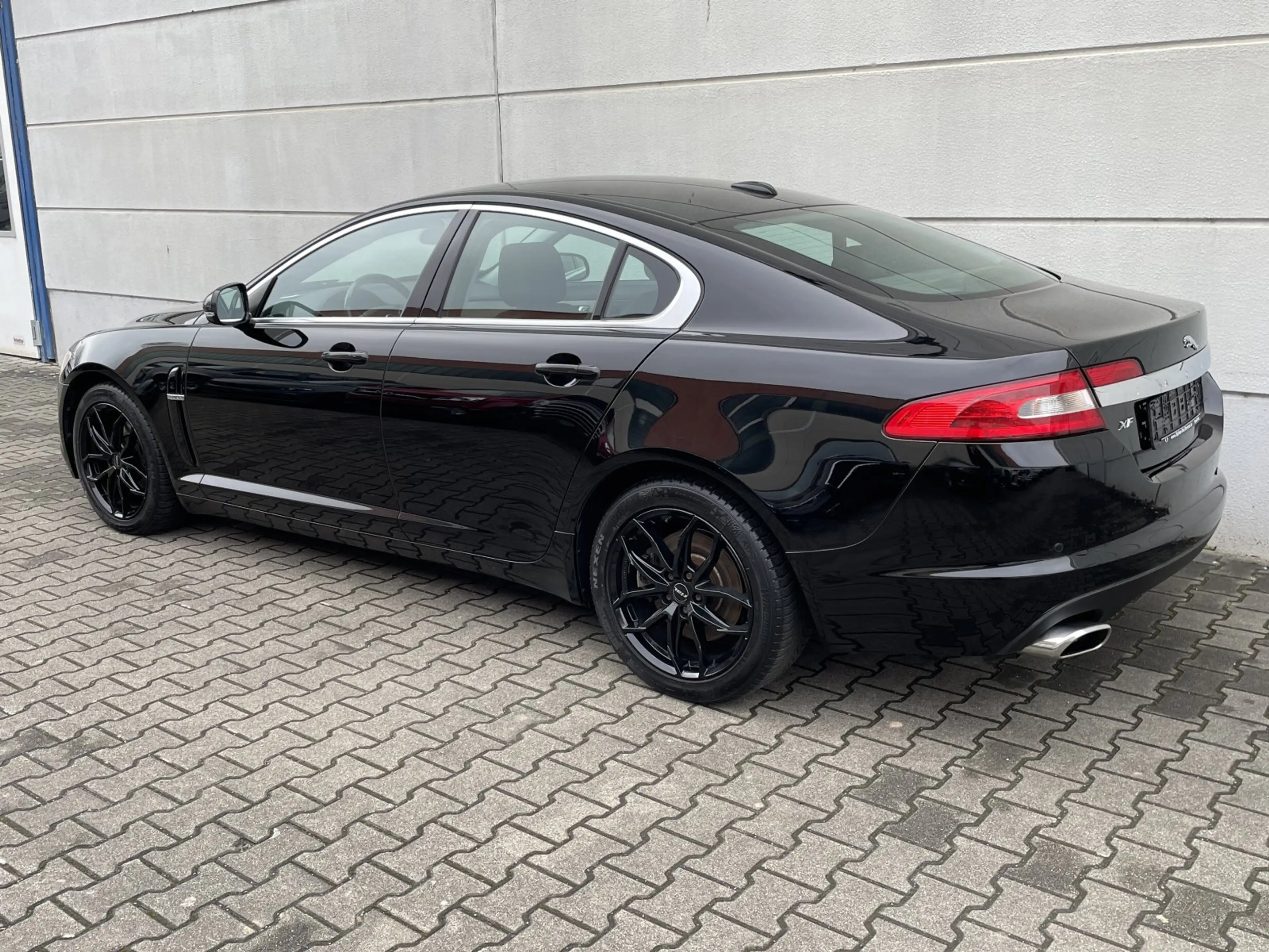 Jaguar XF 3.0 D V6 Luxury Leder BiXen RKam — photo 7