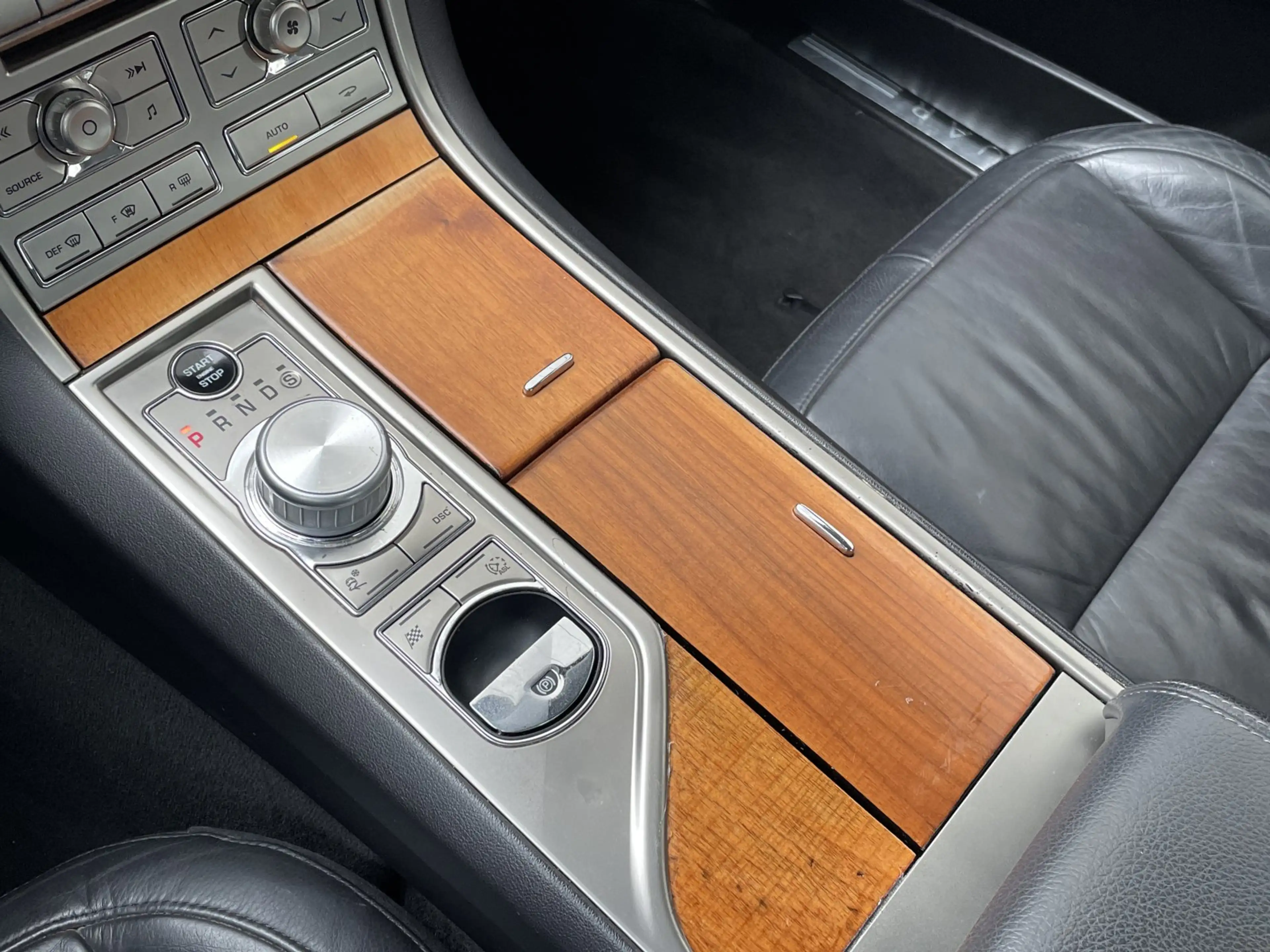 Jaguar XF 3.0 D V6 Luxury Leder BiXen RKam — photo 15