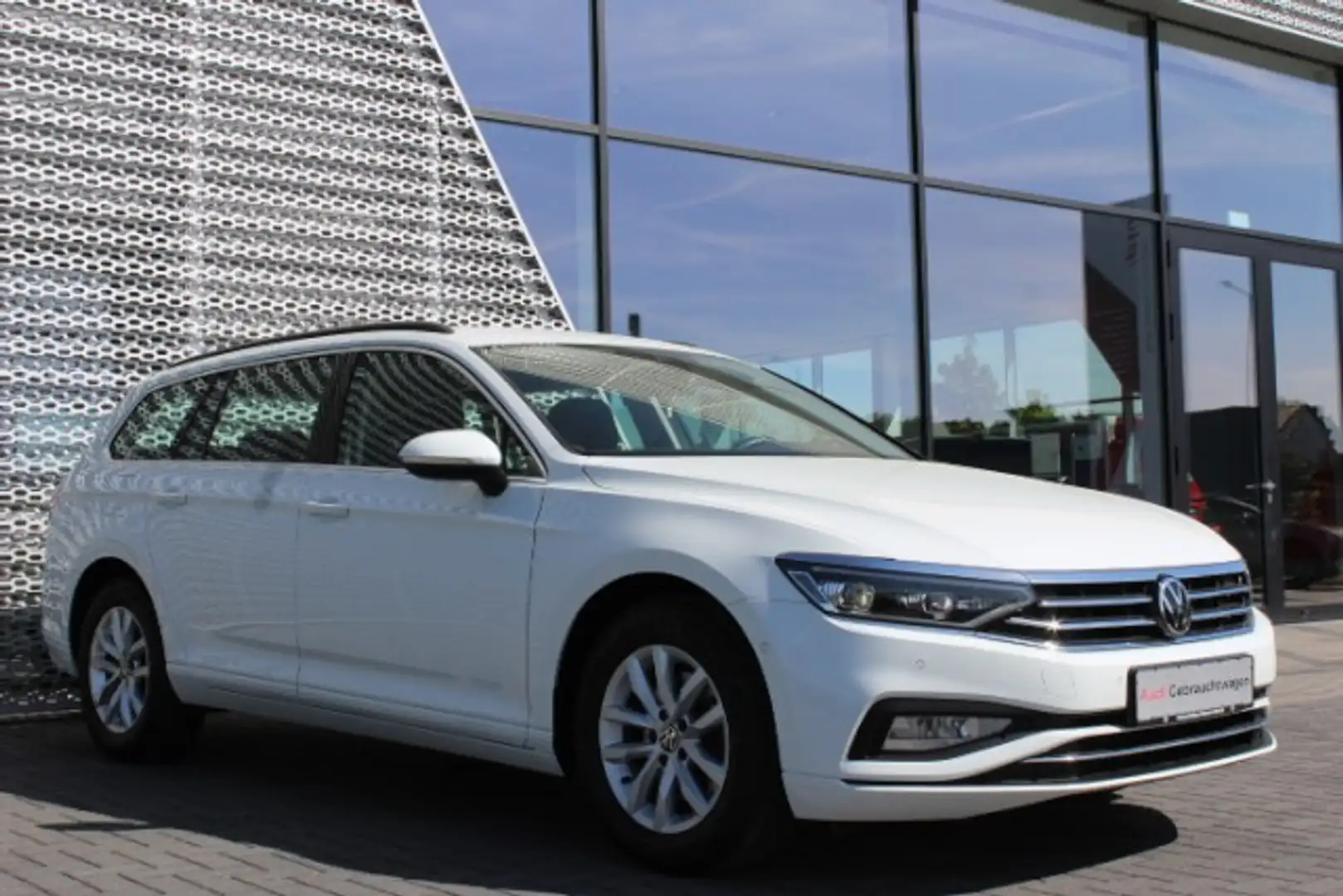 Volkswagen Passat Variant 2.0 TDI DSG Business LED Navi Rkamera SHZ Klima Weiß - 2