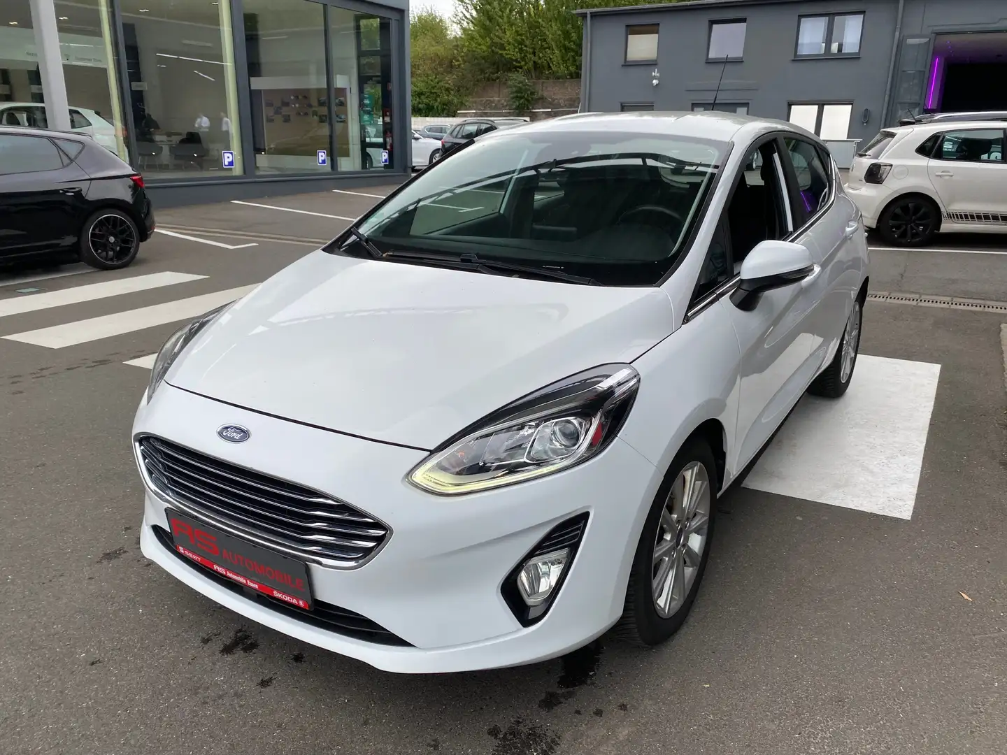 Ford Fiesta Titanium Weiß - 1