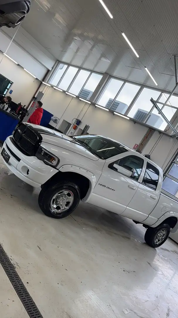 RAM 2500 Cummins Blanco - 1