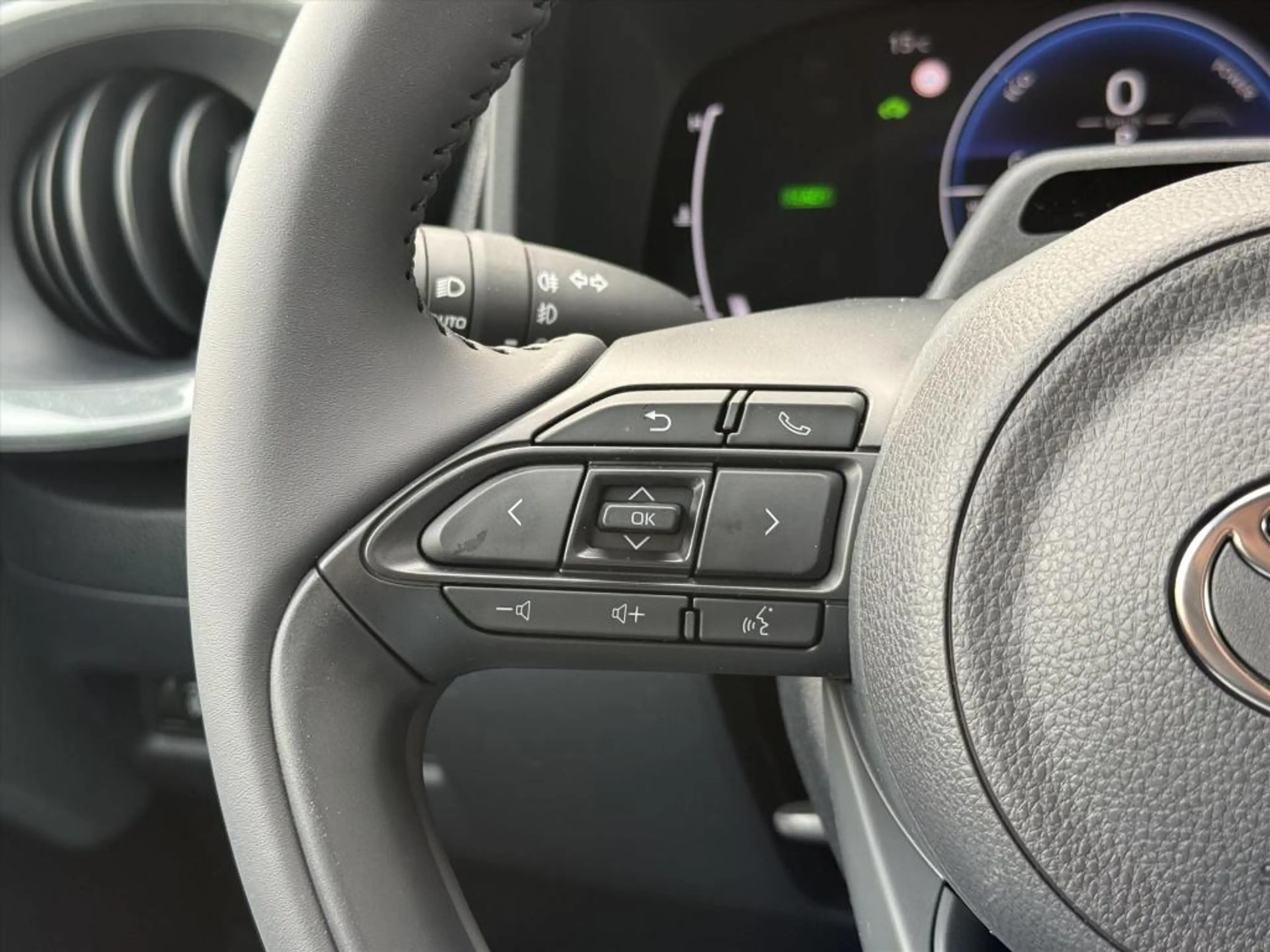Toyota Aygo X 1.5 Hybrid Pulse Plus | Tarragon, Bi-Tone, Stoelve — photo 17