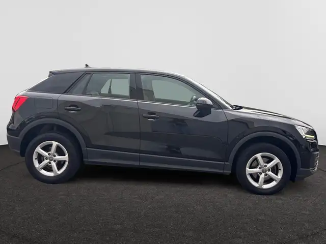 Audi Q2 view 15