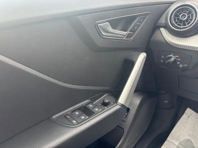 Audi Q2 view 9