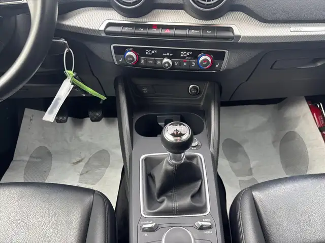 Audi Q2 view 8
