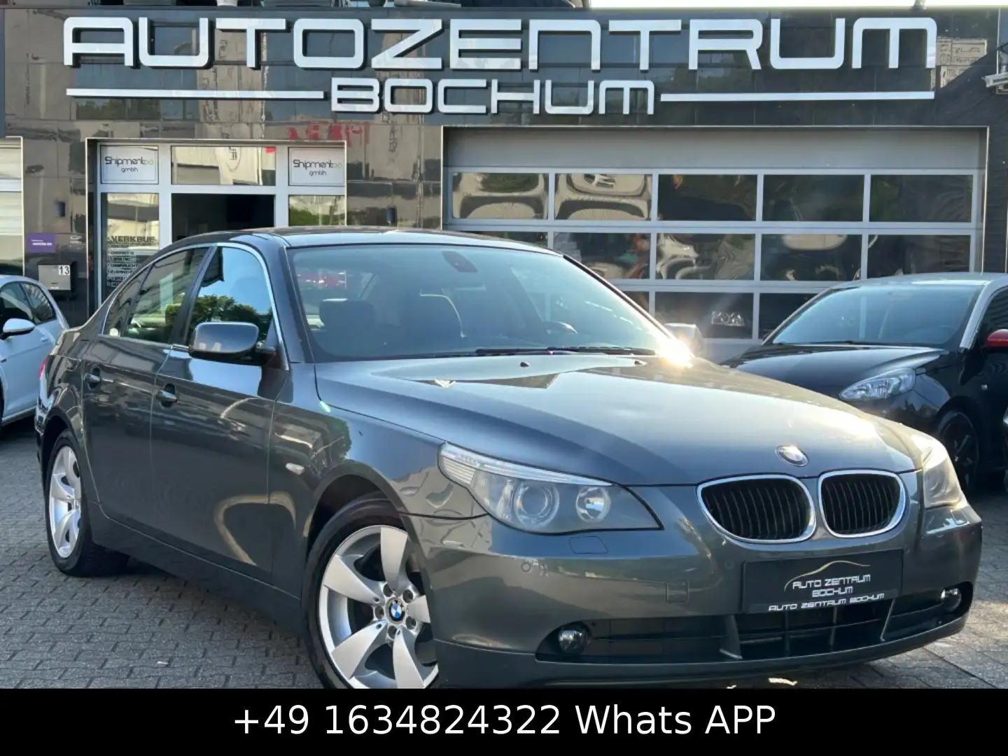 BMW 523 i Lim. Automatik Xenon Standheizung SHZ PDC Grau - 1