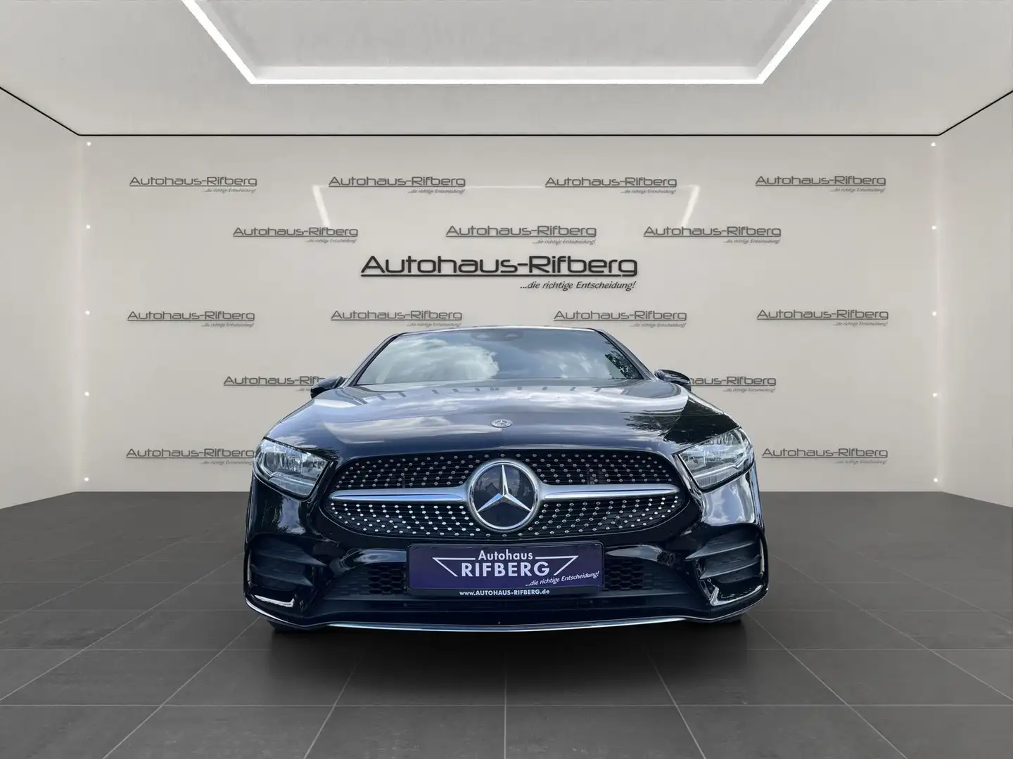 Mercedes-Benz A 250 e LIMOUSINE AMG LINE/PANO/8G/MBUX/NAVI/18 Negro - 2