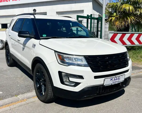 Ford Explorer Facelift 7-Sitzer / 1. Hand