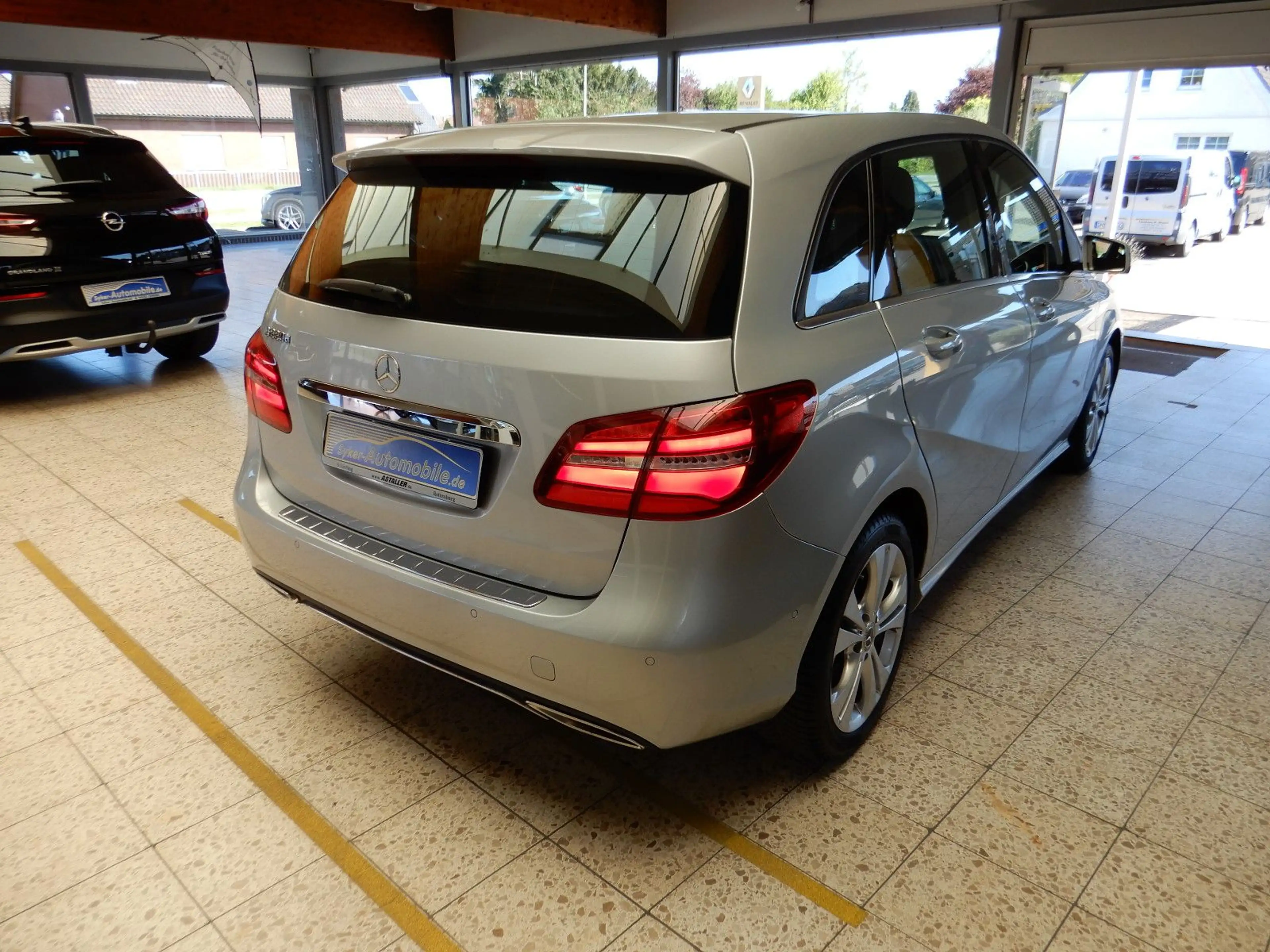Mercedes-Benz B 220 d DCT, AHK,Panoramadach — photo 5