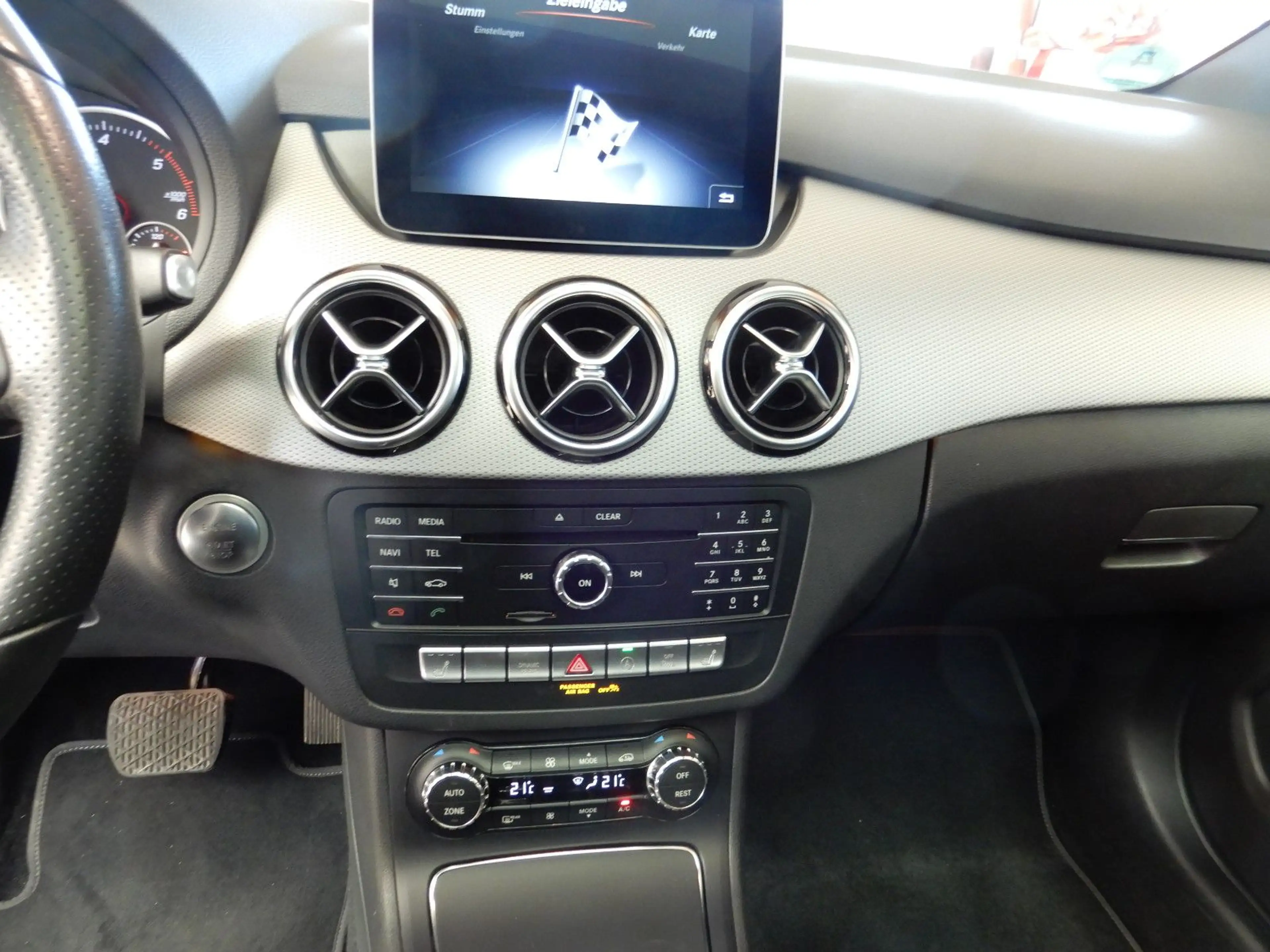 Mercedes-Benz B 220 d DCT, AHK,Panoramadach — photo 13