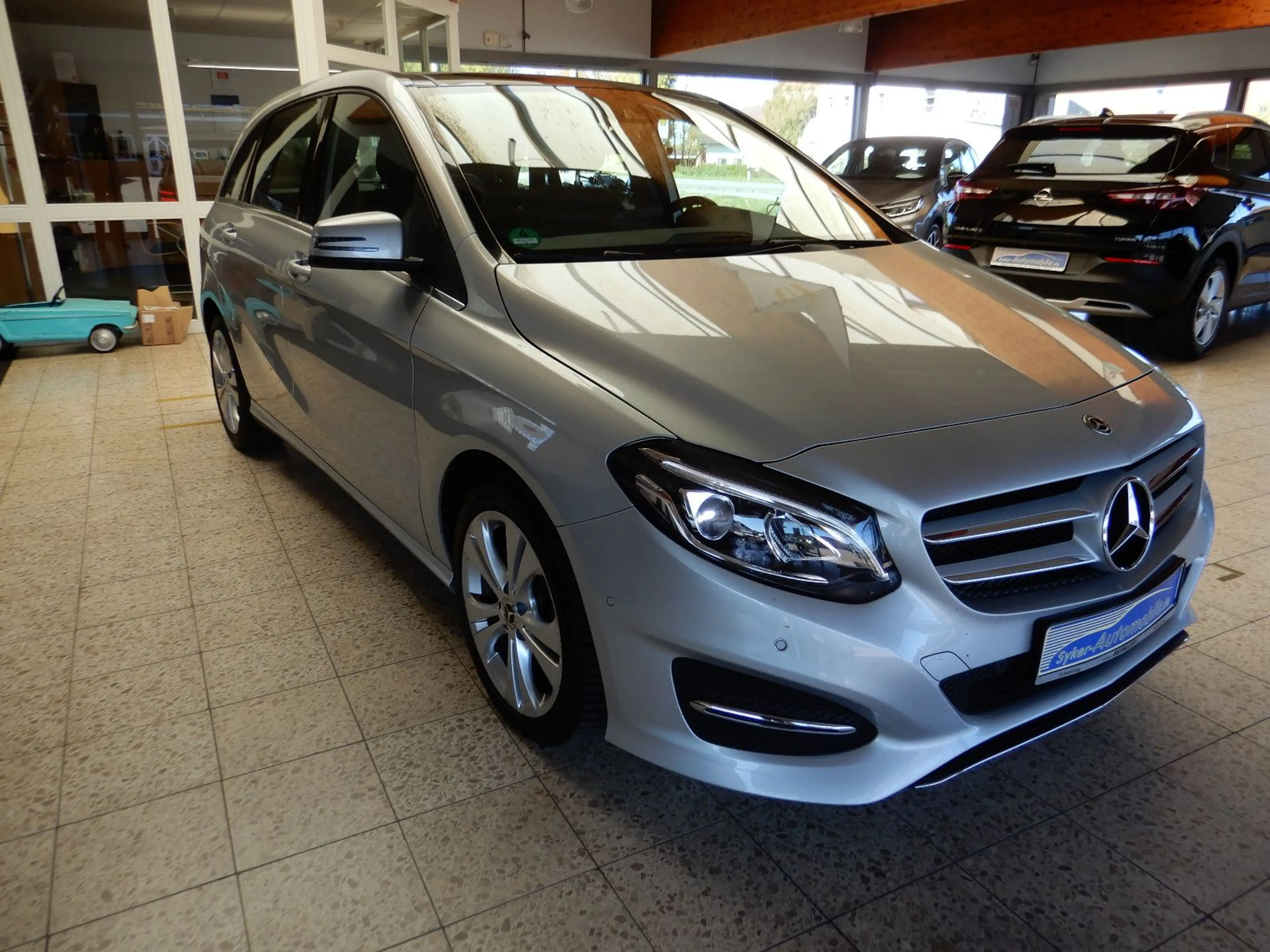 Mercedes-Benz B 220 d DCT, AHK,Panoramadach