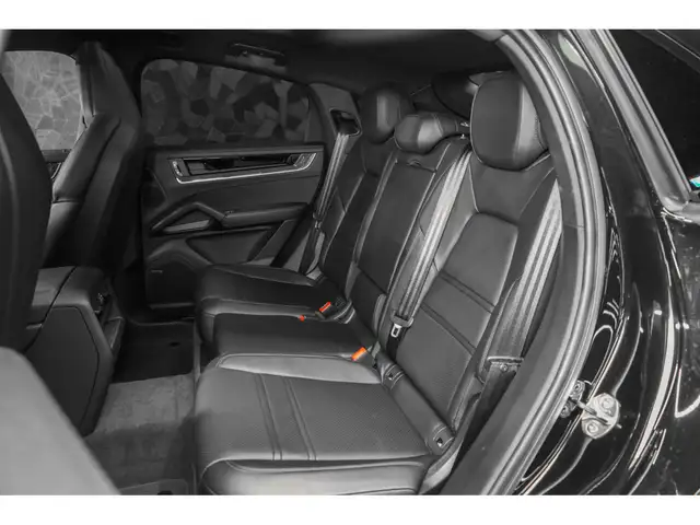 Porsche Cayenne view 13