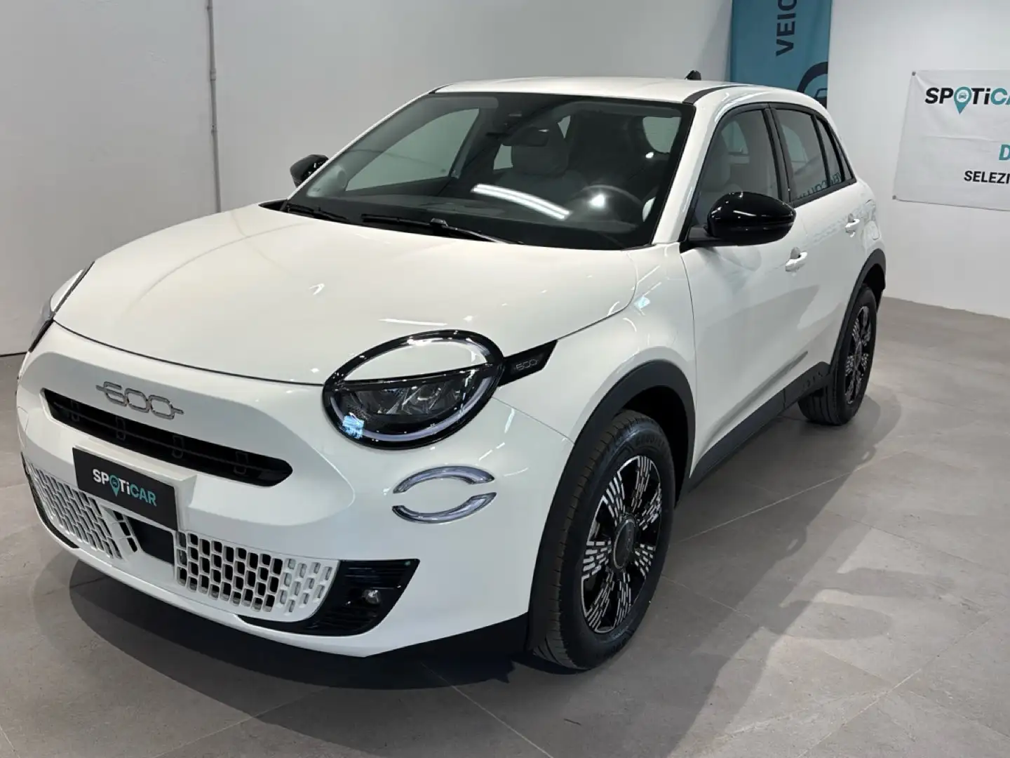 Fiat 600 600 Hybrid 145 CV DCT MHEV Icon Weiß - 1