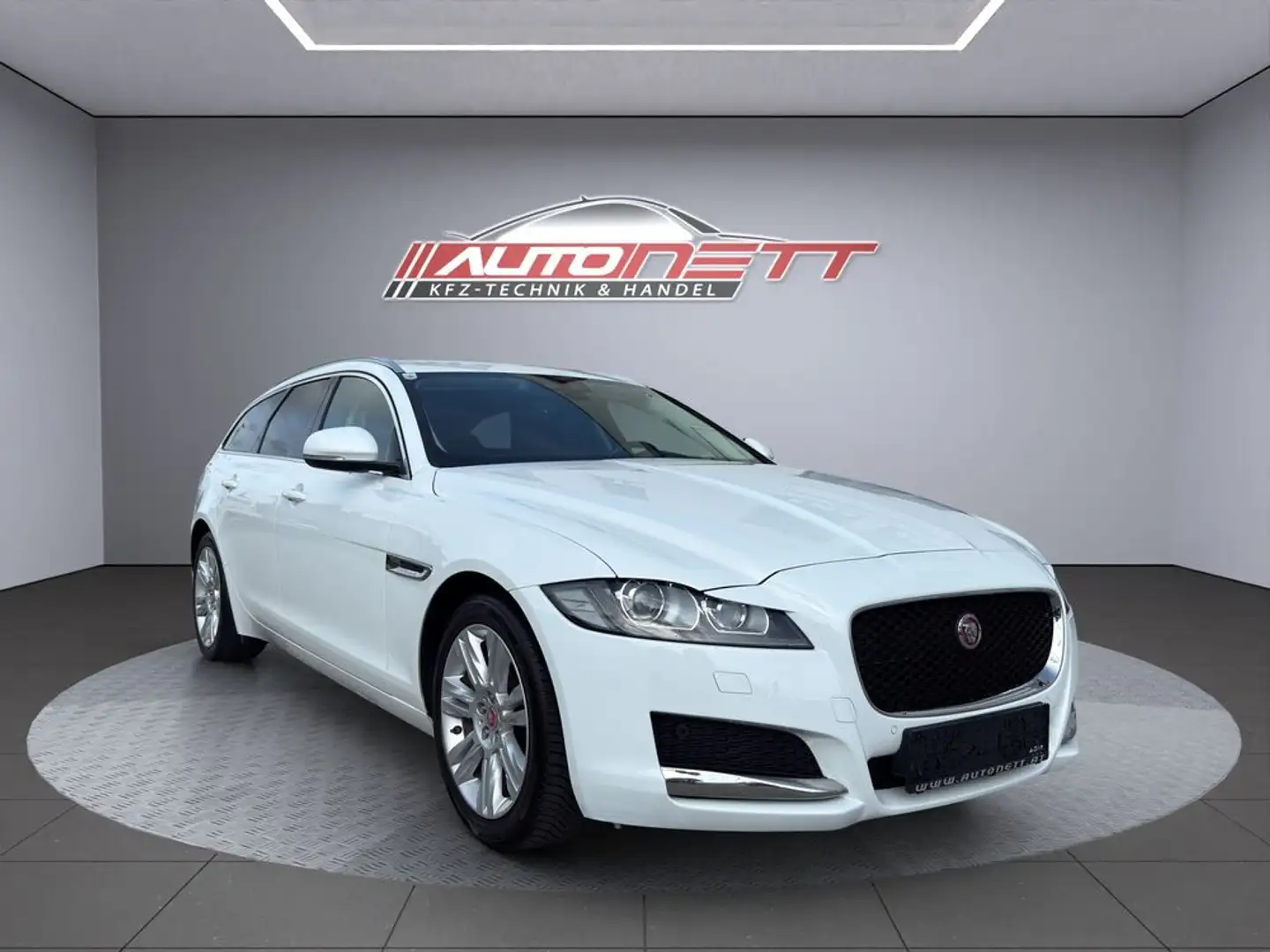Jaguar XF Sportbrake 20d AWD Prestige Aut. Weiß - 1