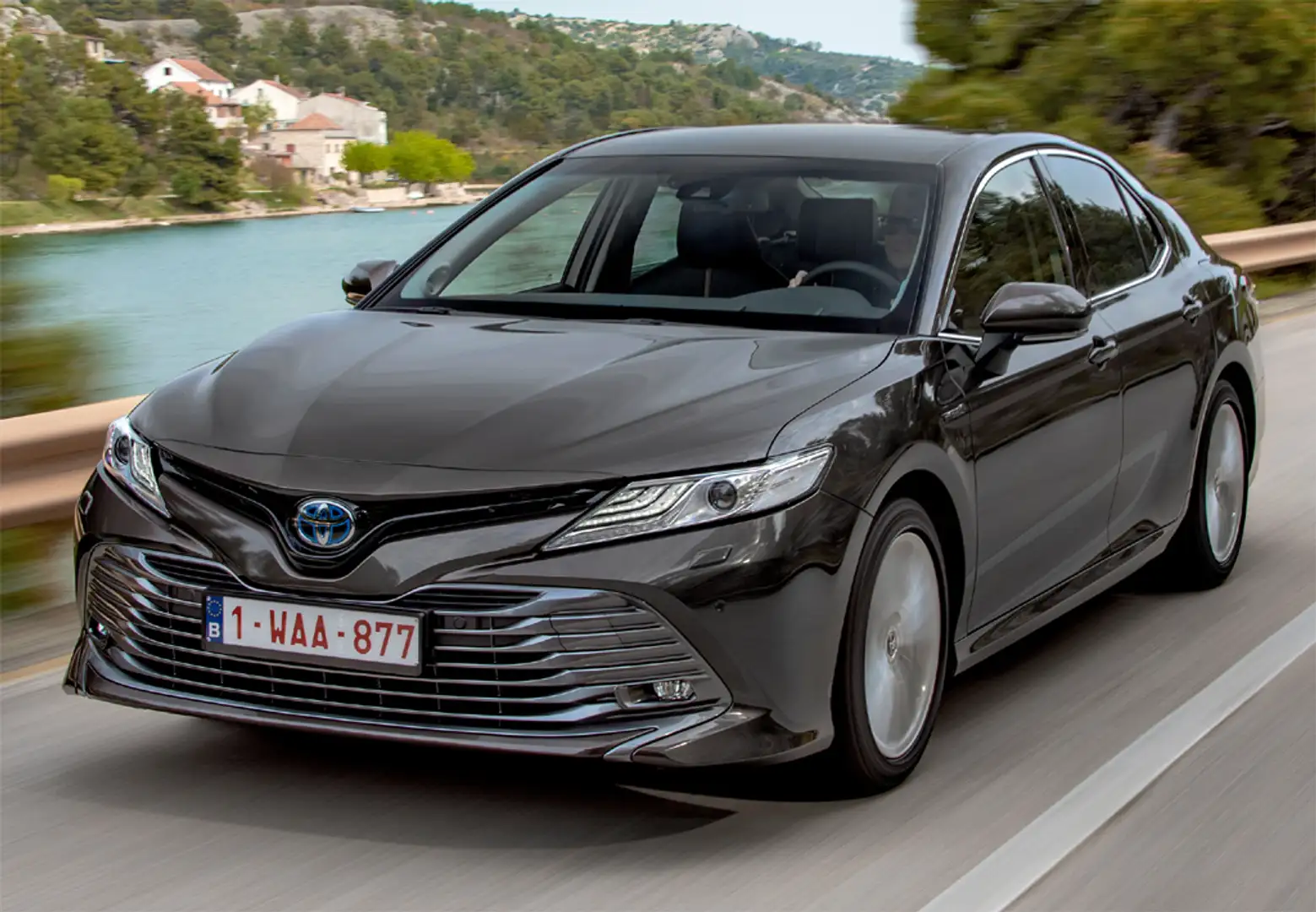 Toyota Camry Híbrido Luxury Aut. Blanco - 2