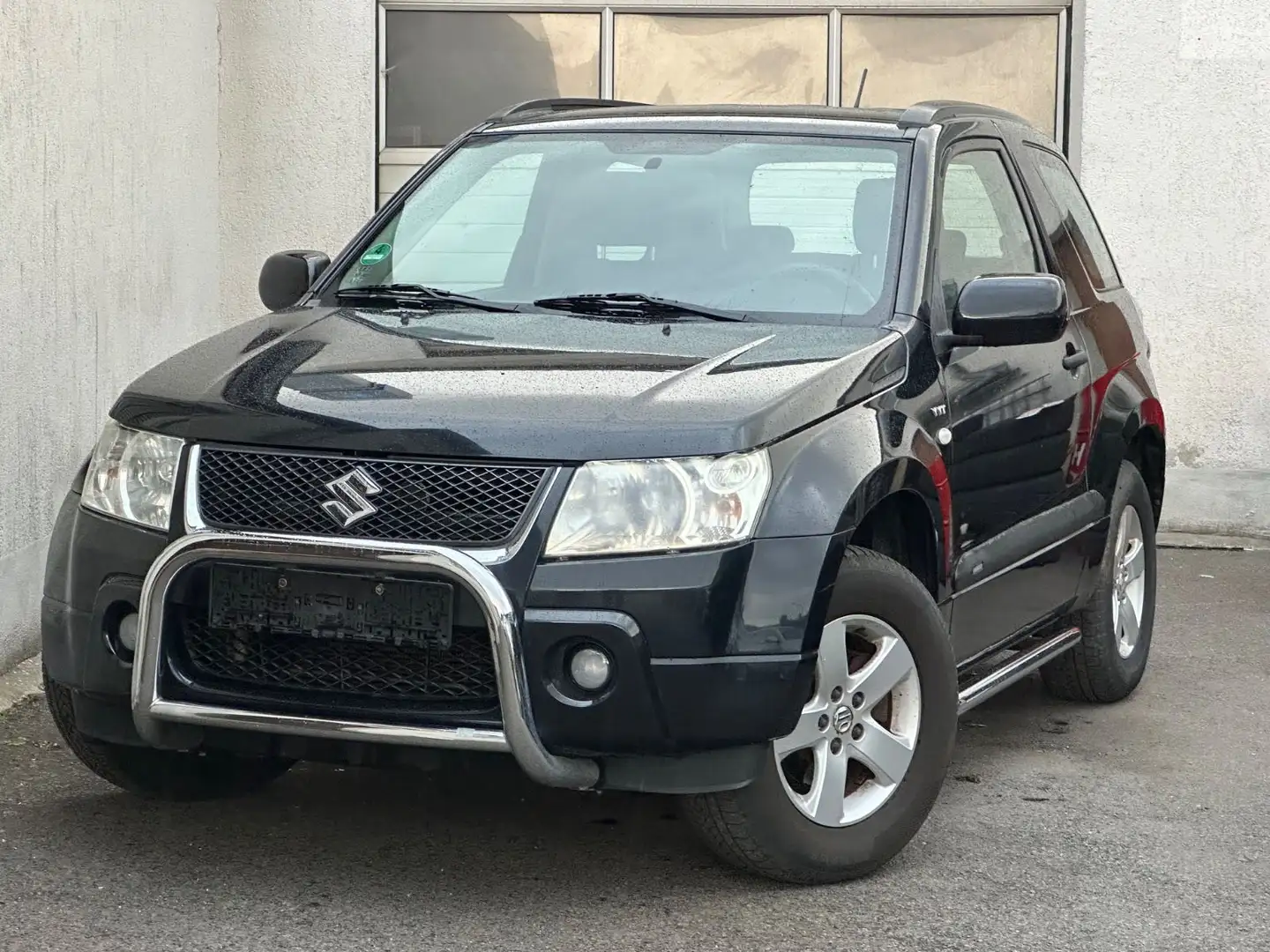 Suzuki Grand Vitara 1.6 4x4*KLIMA*SHZ*AHK*2.HAND*TÜVNEU Schwarz - 1