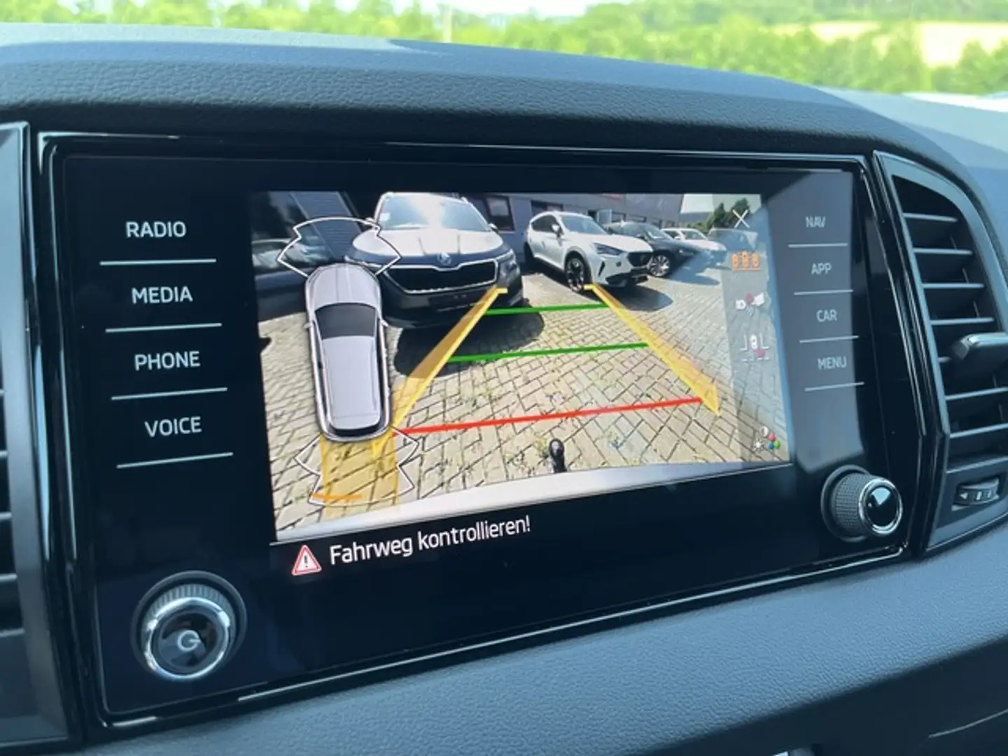 Skoda Karoq 1.5 TSI DSG Sportline + PDC V+H + Kamera + AHK + 1 Gris - 2