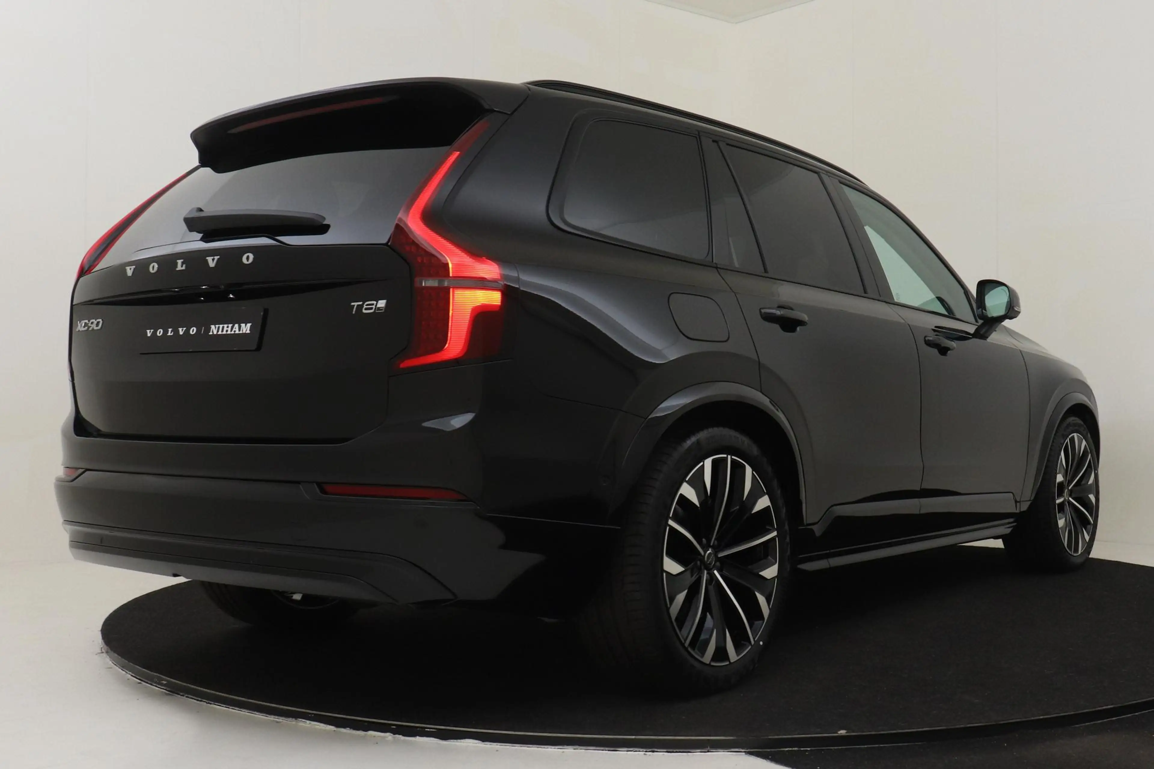 Volvo XC90 II T8 PLUG-IN HYBRID AWD ULTRA DARK -PANO.DAK|BOWE — photo 3